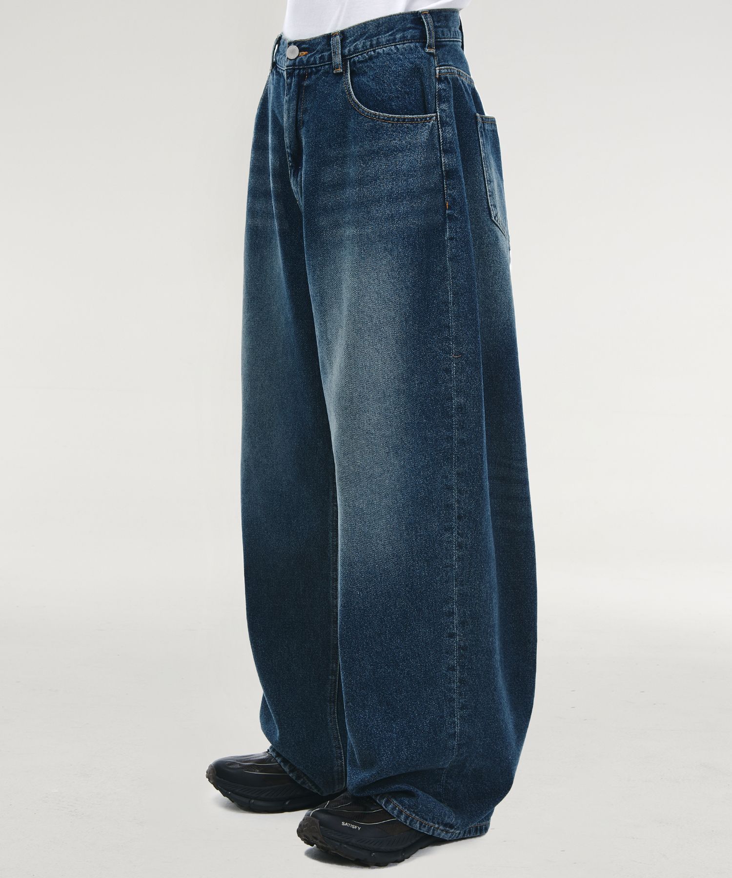 Shop Pants at MUSINSA
