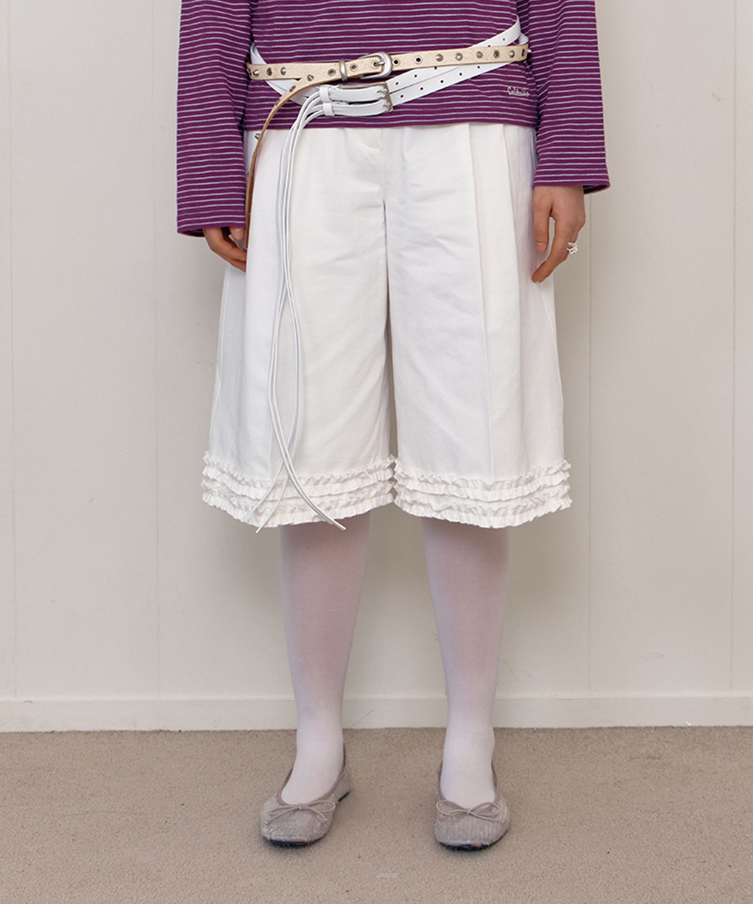 【SCENERITY】Chilmu Two-Tuck Bermuda Pants MUSINSA | CELITAILS BERMUDA TWO TUCK FRILL PANTS_WHITE