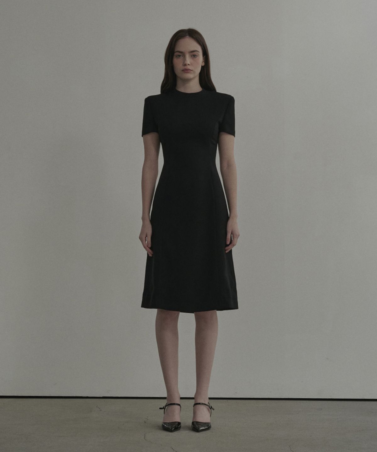 마우솔레움(MAU SOLEUM) Half Neck Tailored Long Suit Dress - Black