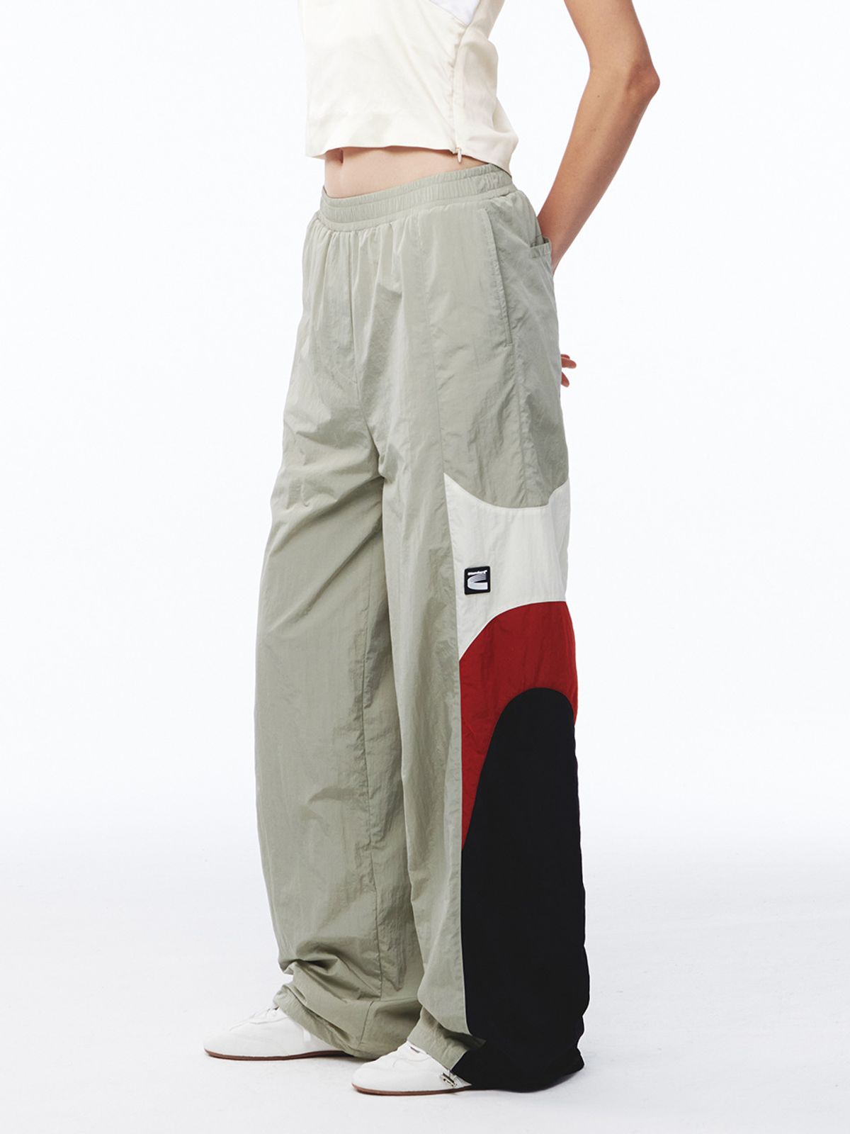 기준(KIJUN) Paneled Jogger Pants Khaki Beige