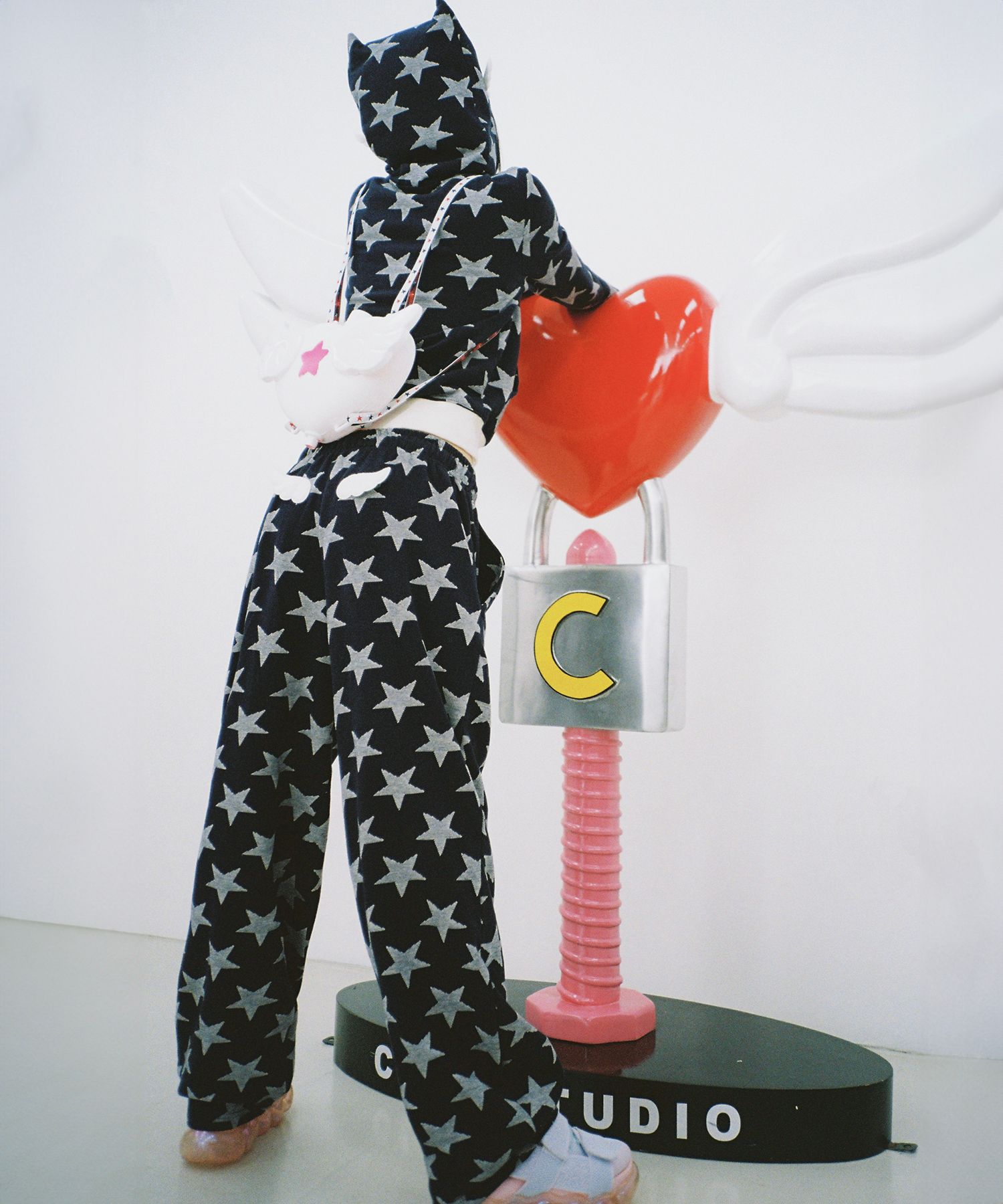 早期完売★CLUT STUDIO★Angel of Star Wing Track Pants★人気 MUSINSA | CLUT STUDIO Star Angel Wings Track Pants - Navy