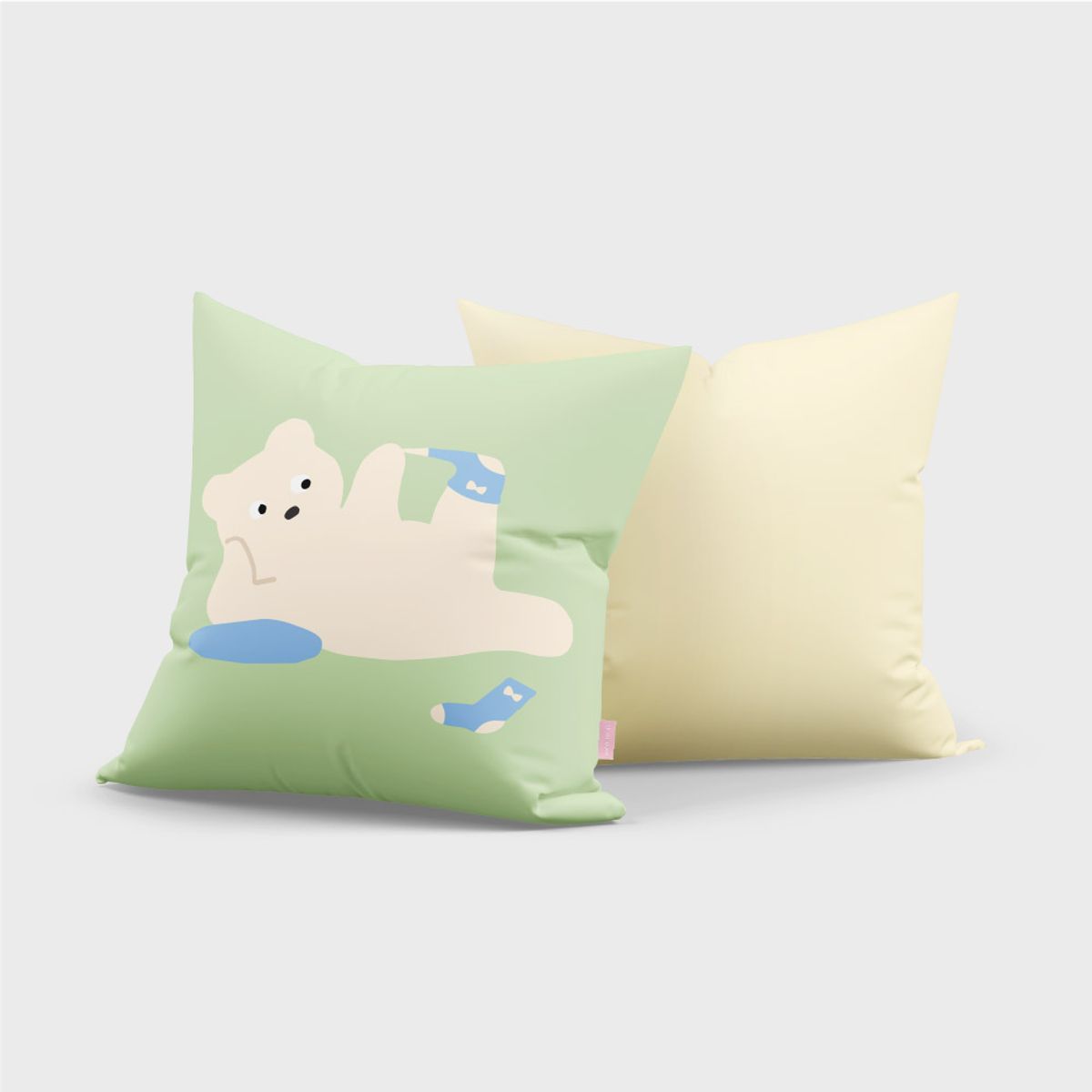 리코하우스(LICO HOUSE) 양말 벗는 곰 소파 쿠션 커버