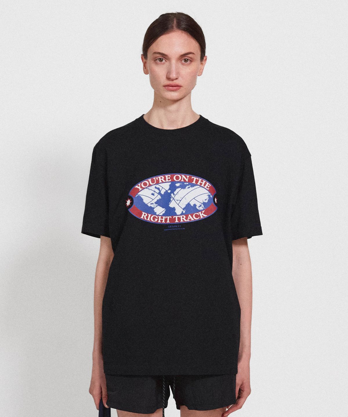 미나수(MENASOO) Right Track T Shirt_Black
