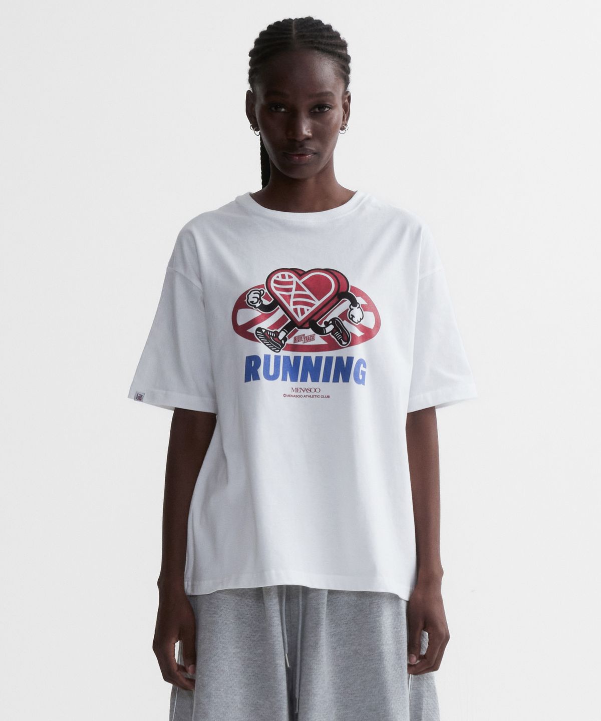 미나수(MENASOO) New Big Hearttrack Graphic T Shirt_White