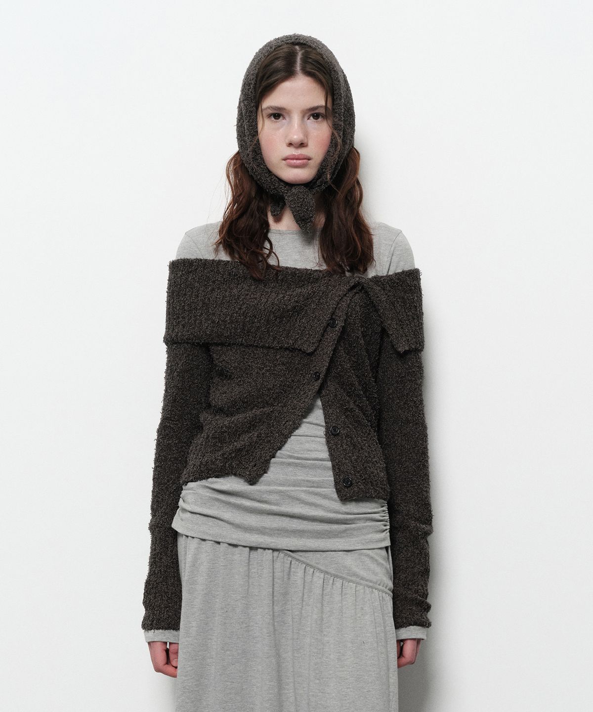 다이애그널(DIAGONAL) OFF SHOULDER BUTTON CARDIGAN (black)