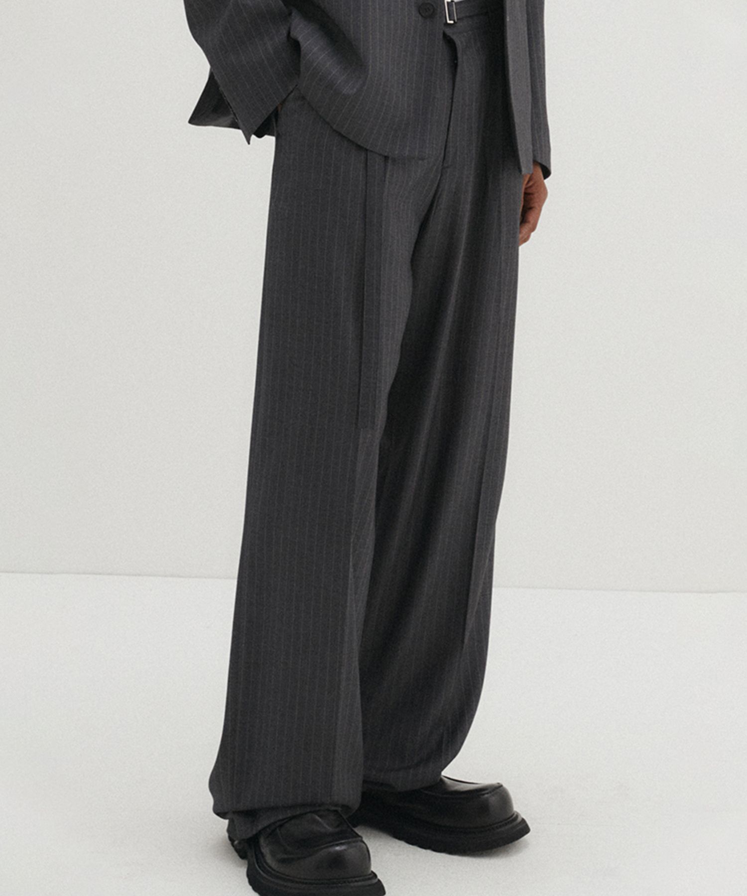 スラックス DNSR Belted Stripe Slacks 5MM460 MUSINSA | DNSR Belted Stripe Slacks Charcoal