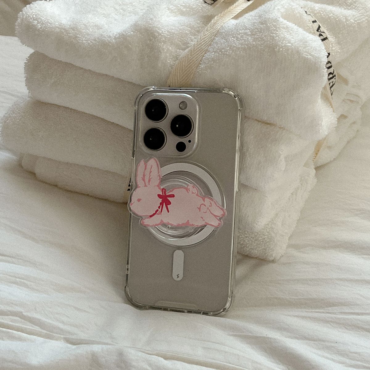 메이드모먼(MADEMOMENT) fuzzy ribbon bunny 디자인 [맥세이프 아크릴스마트톡]