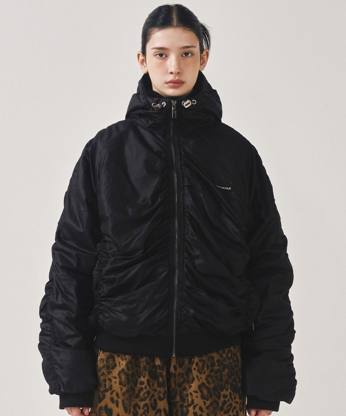 닉앤니콜(NICK&NICOLE) HOODY SHIRRING VOLUME JACKET_BLACK