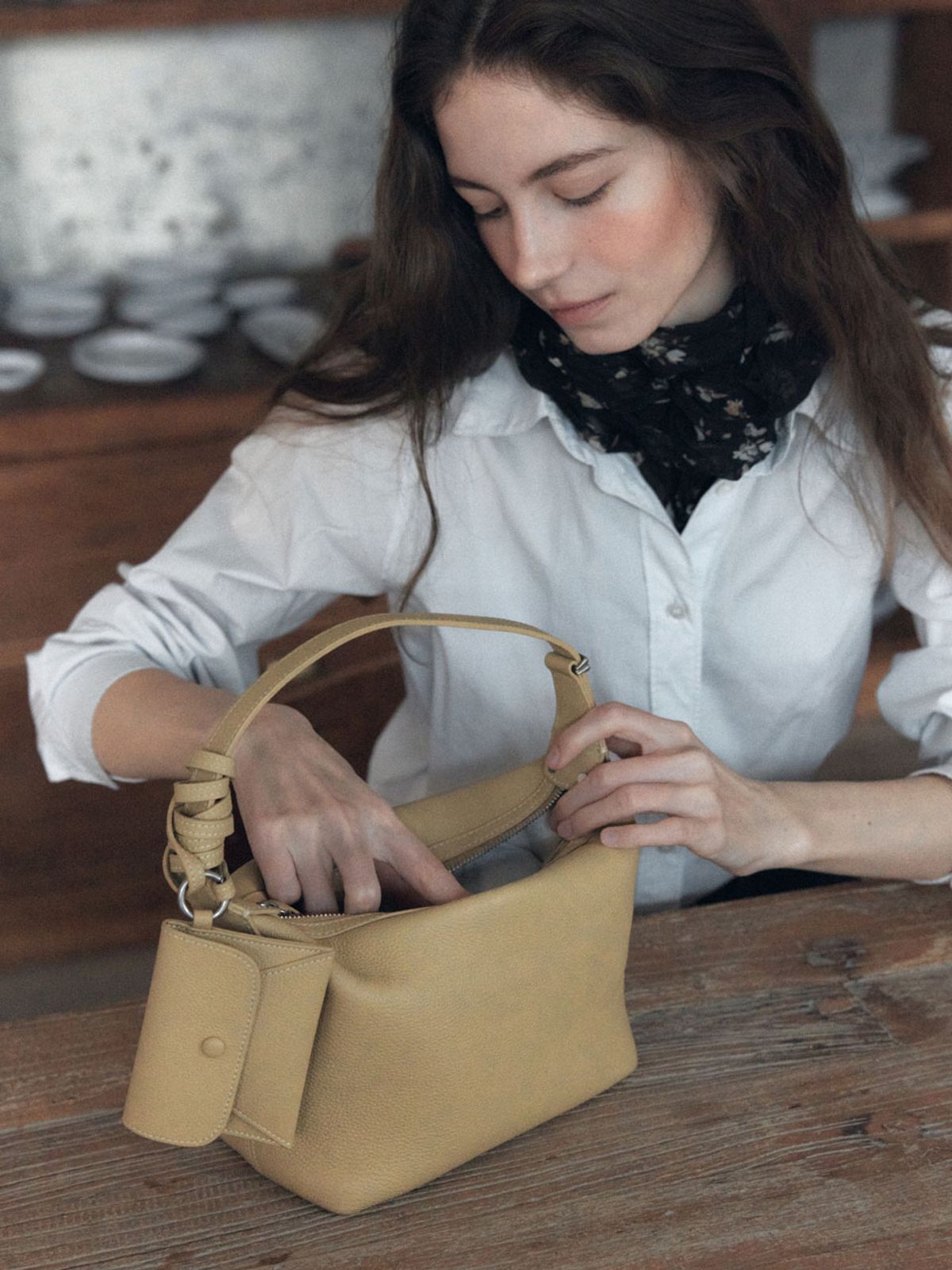 드메리엘(DEMERIEL) Veneta Volume Bag Butter Beige