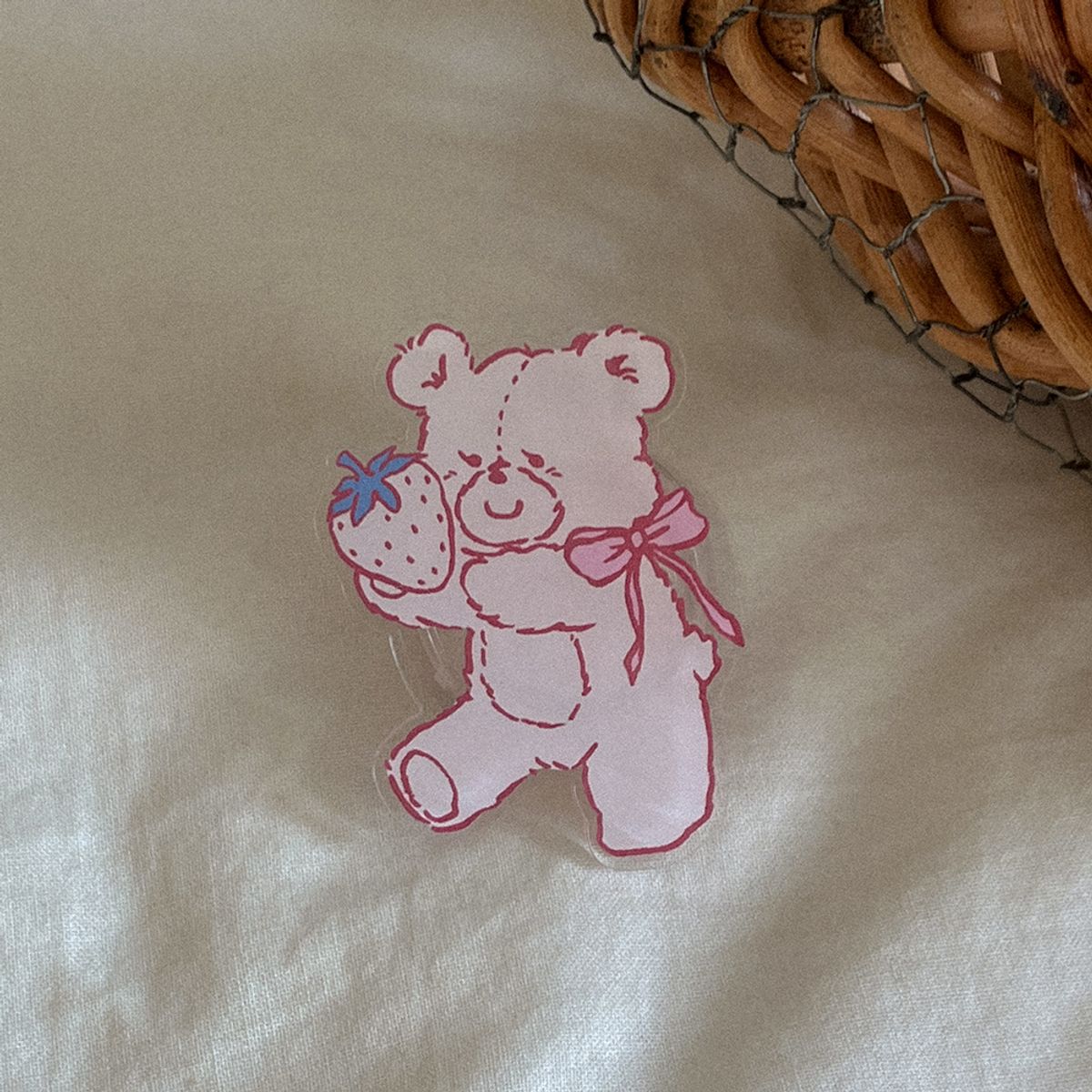 메이드모먼(MADEMOMENT) fluffy strawberry bear 디자인 [아크릴스마트톡]