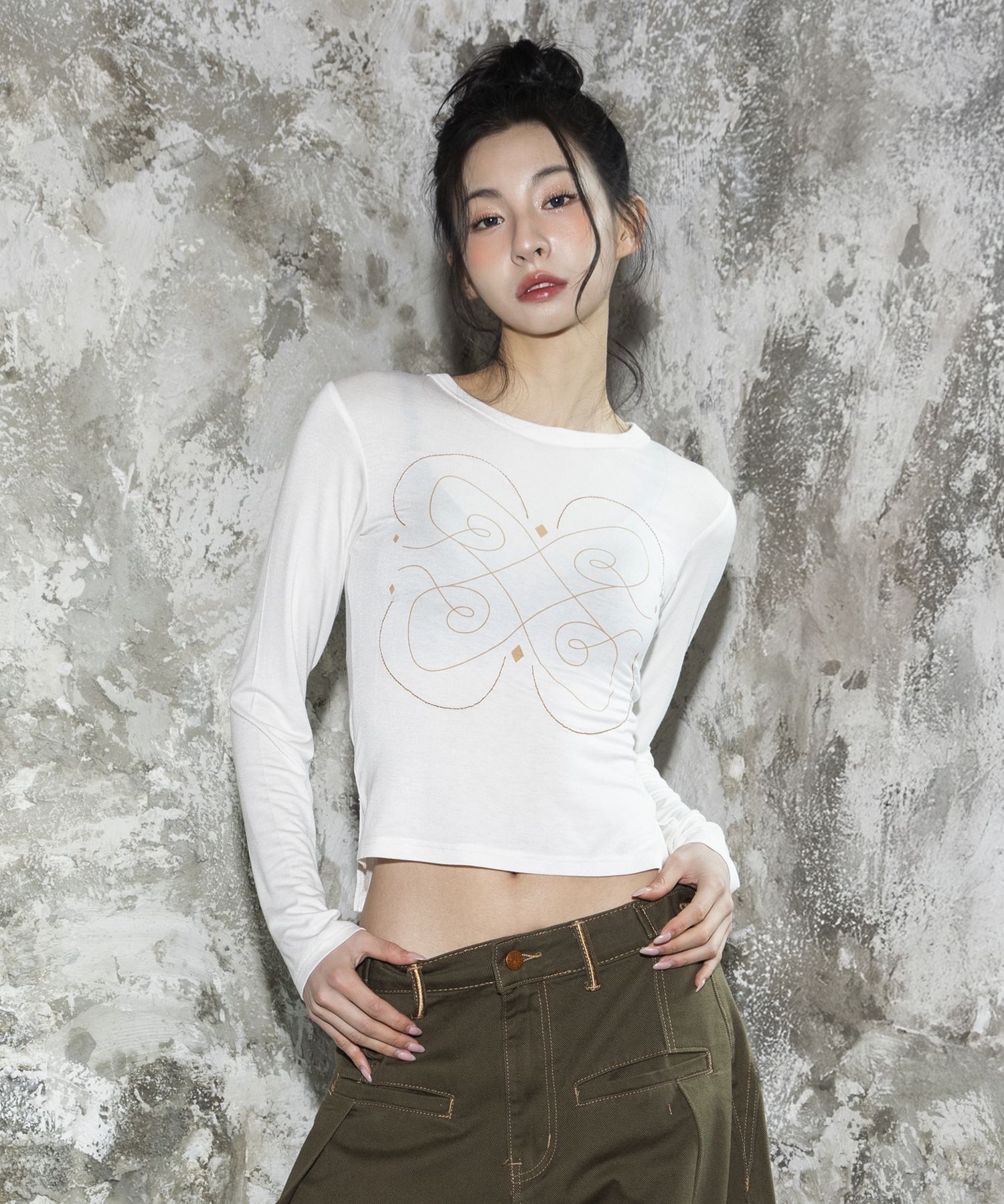 MUSINSA | XTONZ WOMAN WXT034 Lunakifu Clef Unbalanced Long Sleeve (WHITE)