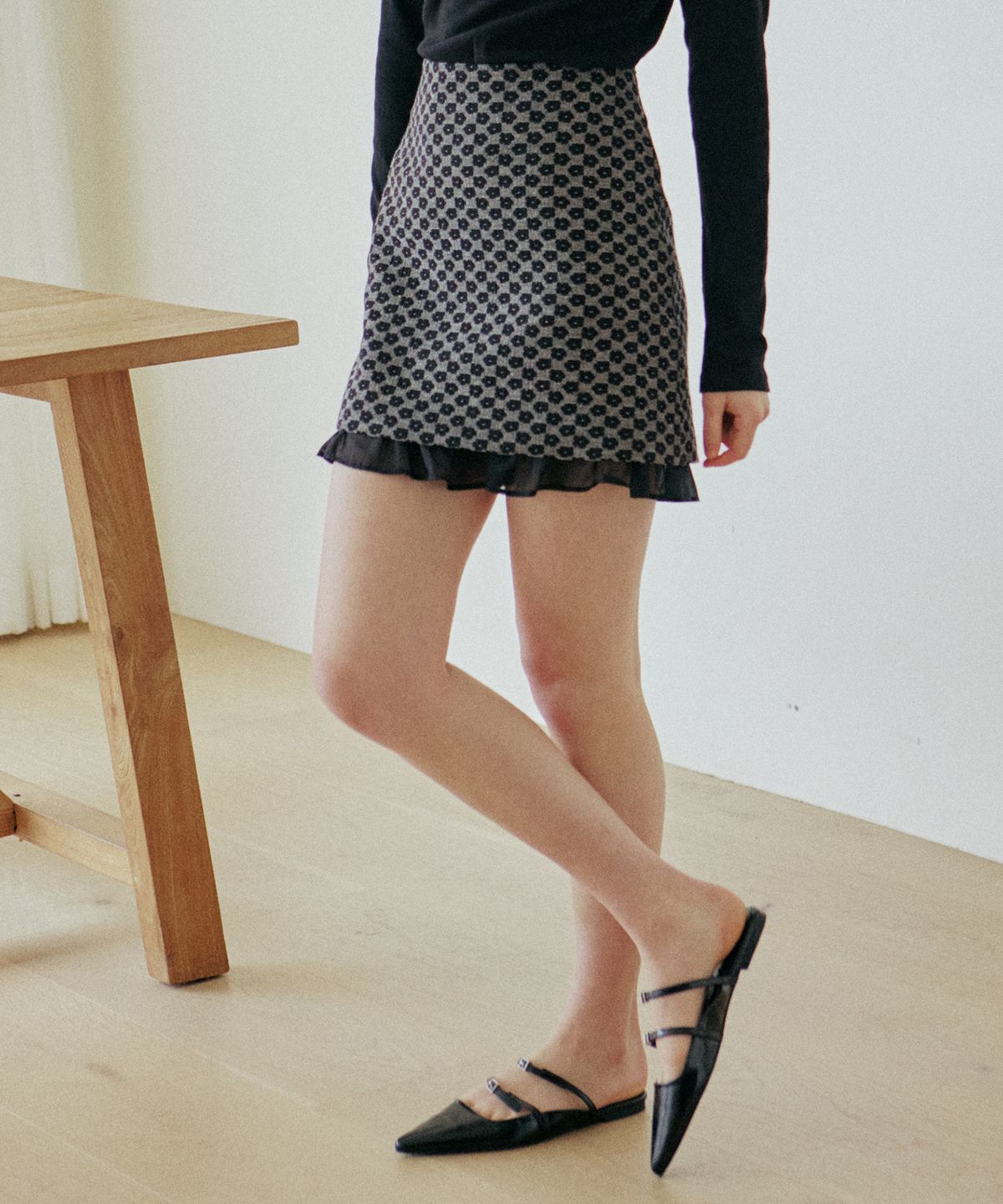 엽페(YUPPE) JACQUARD FLOWER SKIRT_BLACK