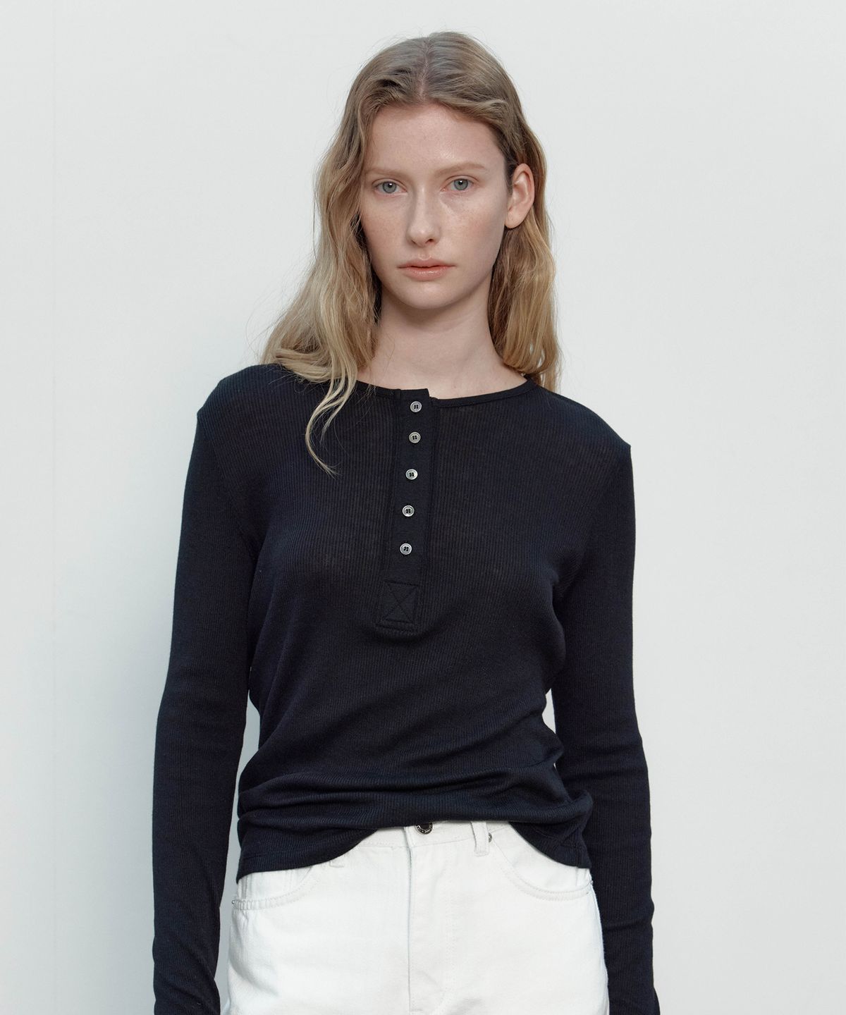 더마고(THEMARGOT) ESSENTIAL HENRYNECK LONG SLEEVE (BLACK)