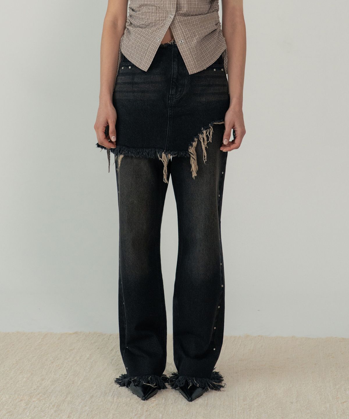 지제뮤지엄(ZIZEMUSEUM) STUD DENIM SKIRT LAYERED PANTS  (BLACK)