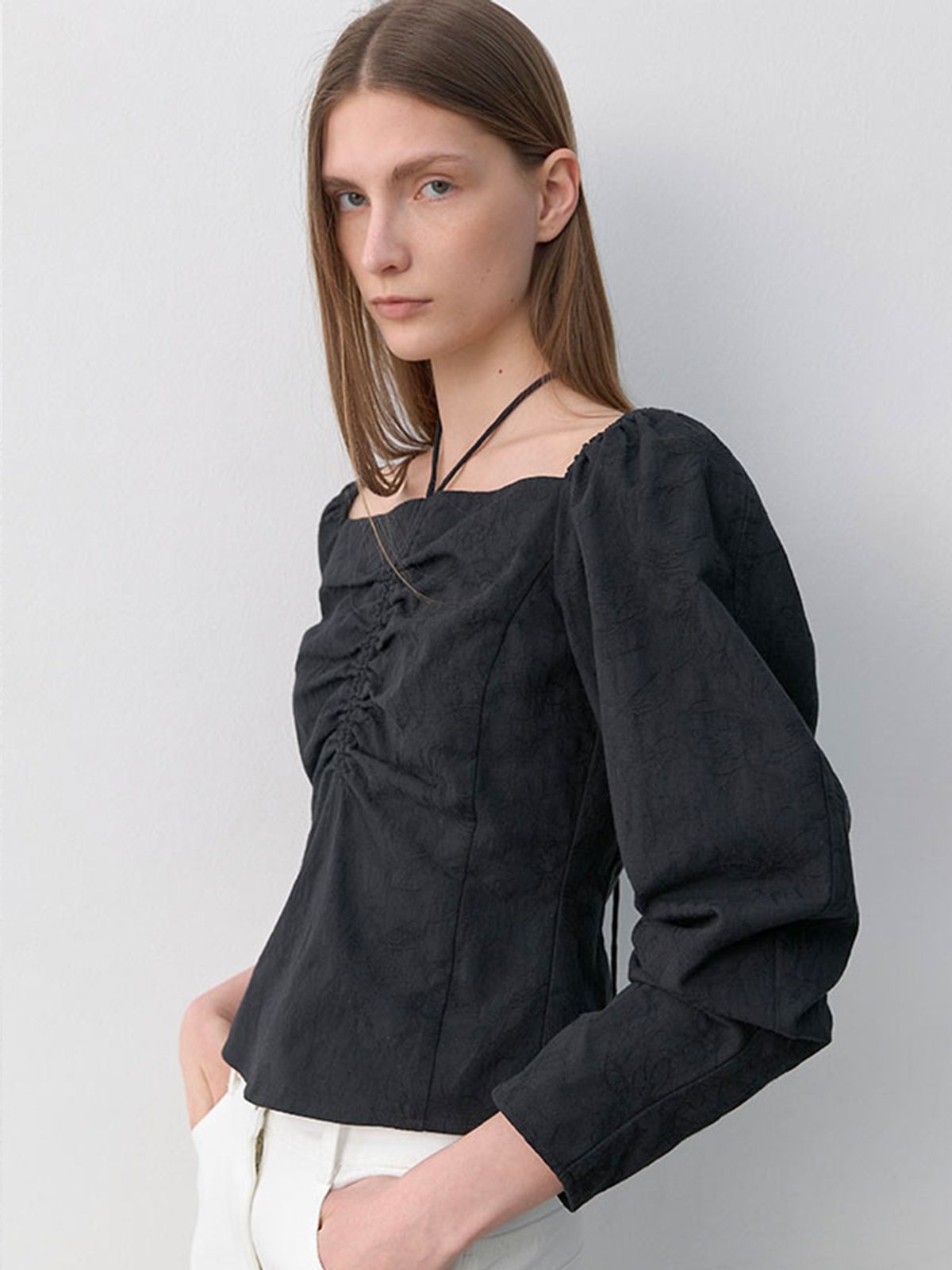 아틀리에 나인(ATELIER NAIN) NECK STRING SHIRRING BLOUSE(BL-4292)