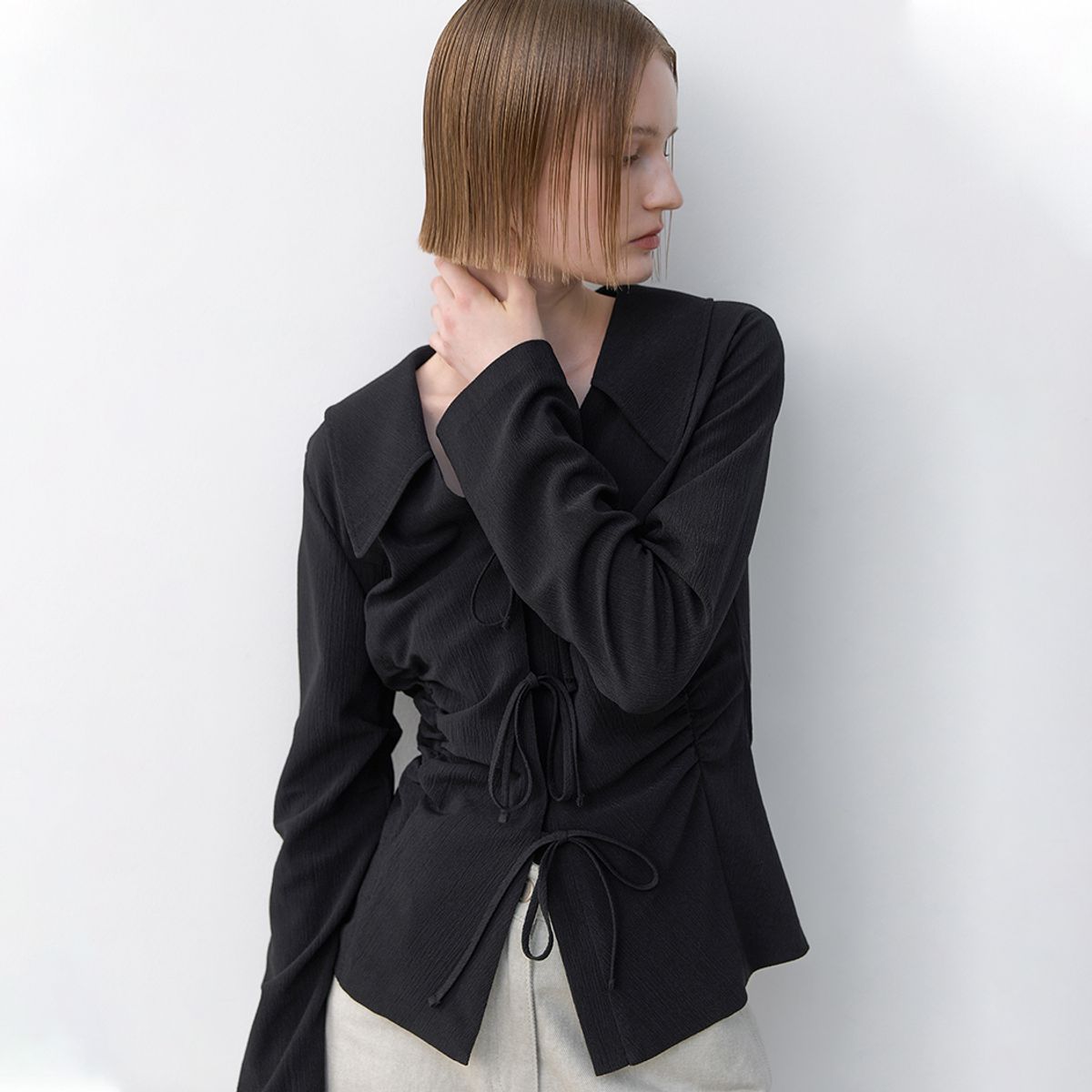 아틀리에 나인(ATELIER NAIN) ARLO SHIRRING RIBBON BLOUSE(BL-4299)