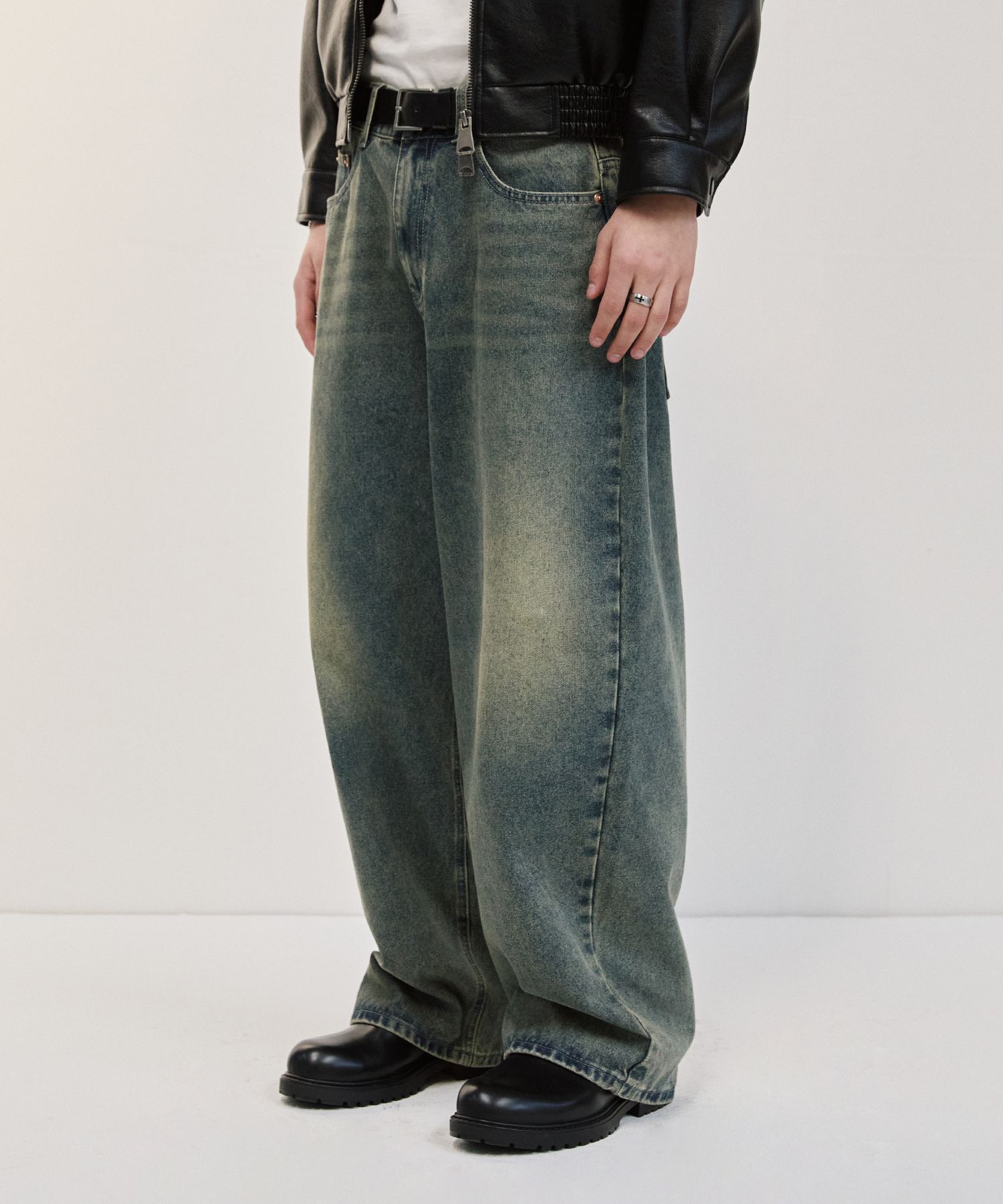 Shop Pants at MUSINSA