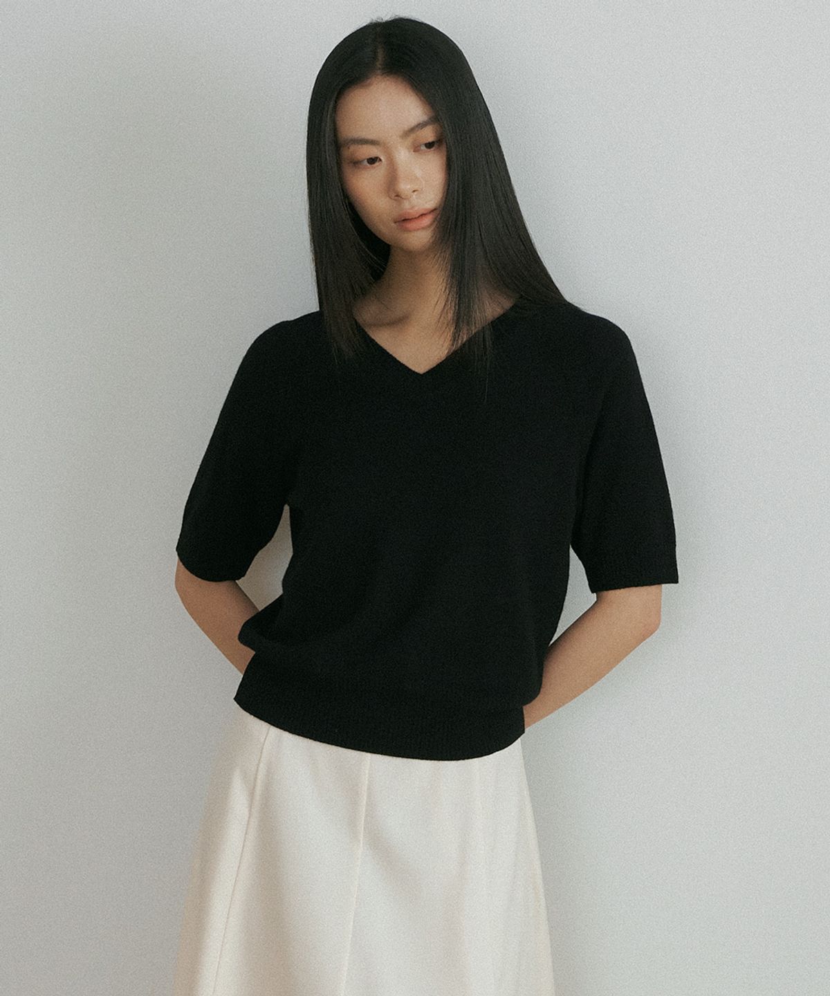링서울(LINGSEOUL) merino wool v-neck half knit top-black