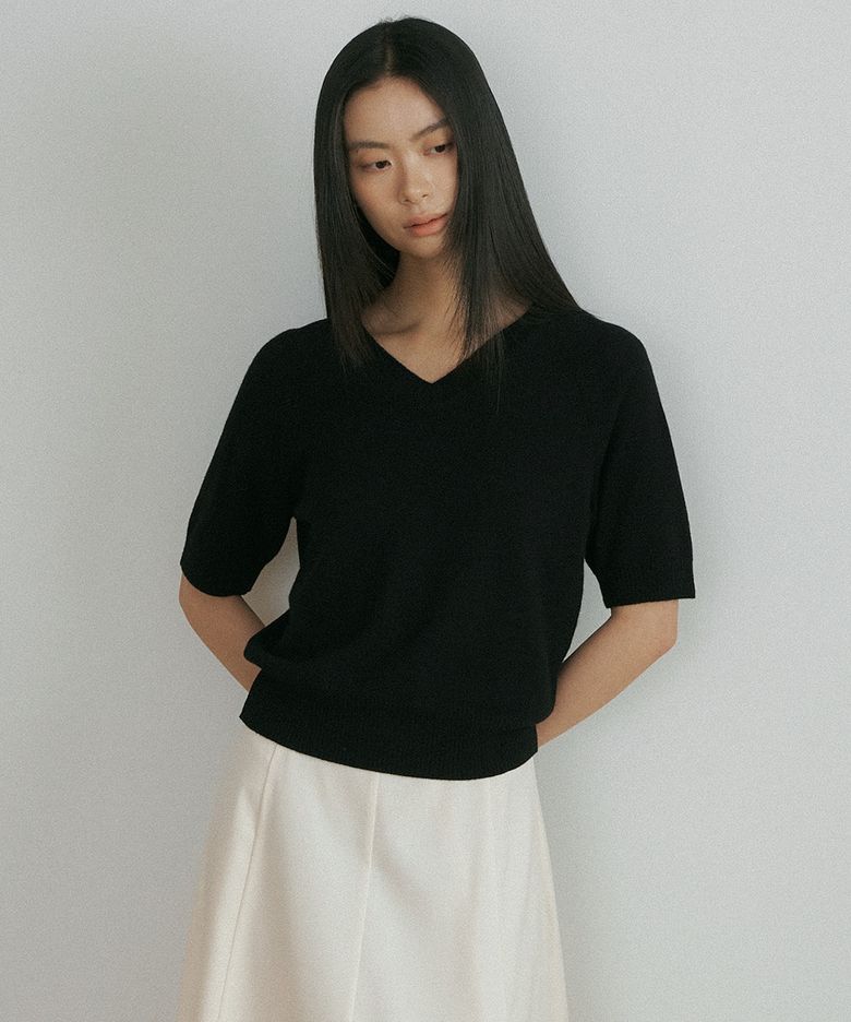 merino wool v-neck half knit top-black