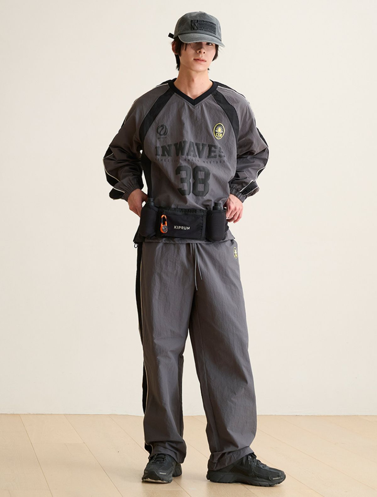 꼼소넛(COMSONNOT) Nylon V-neck Jersey Set-Up (Charcoal) CSOs-018 [Unisex]