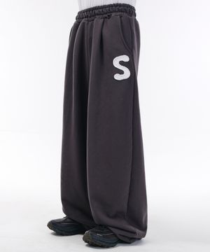 로고 아플리케 스웨트 팬츠[차콜]