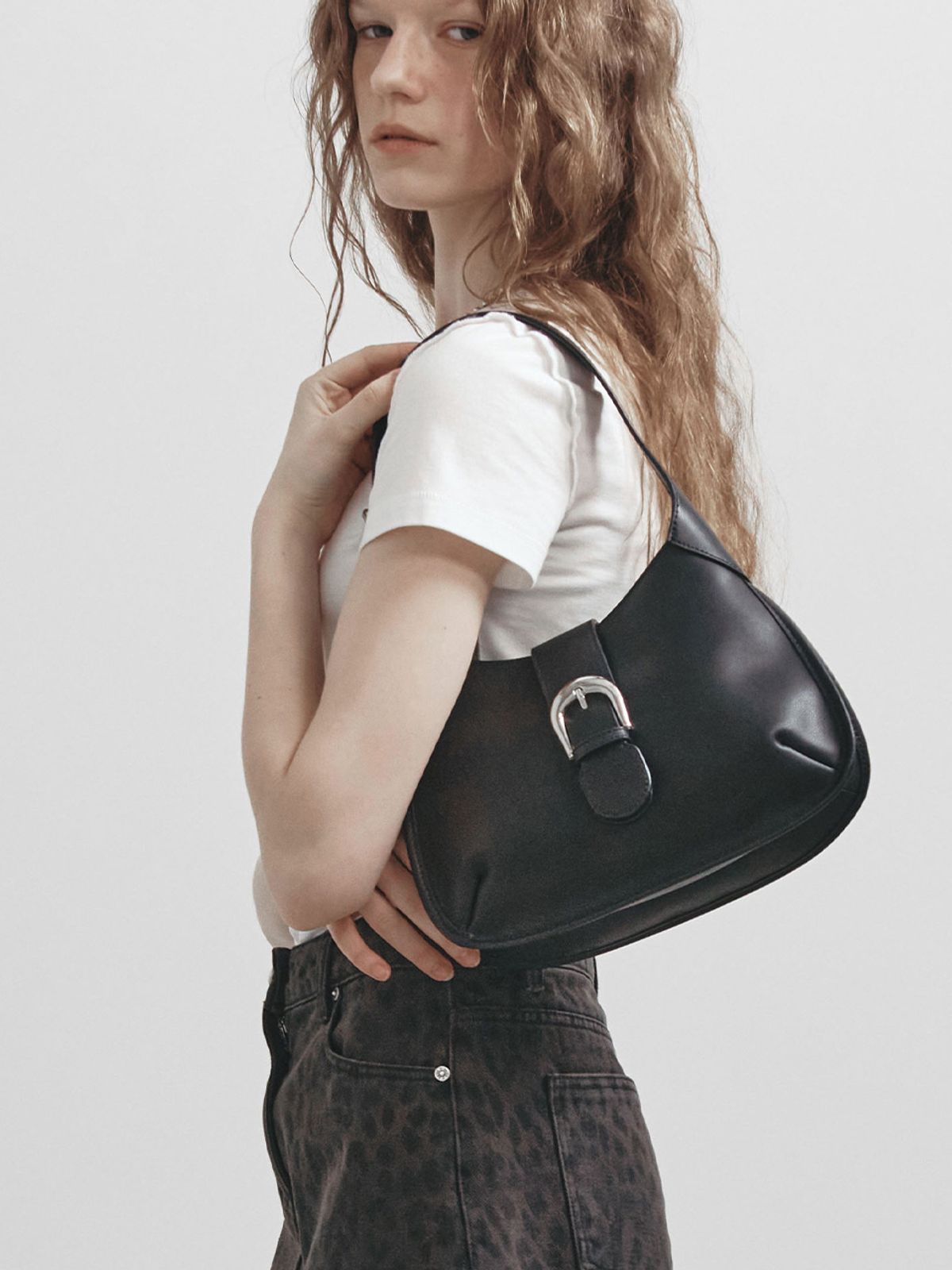 레이브(RAIVE) Leah Tote in Black UA5SB073-10