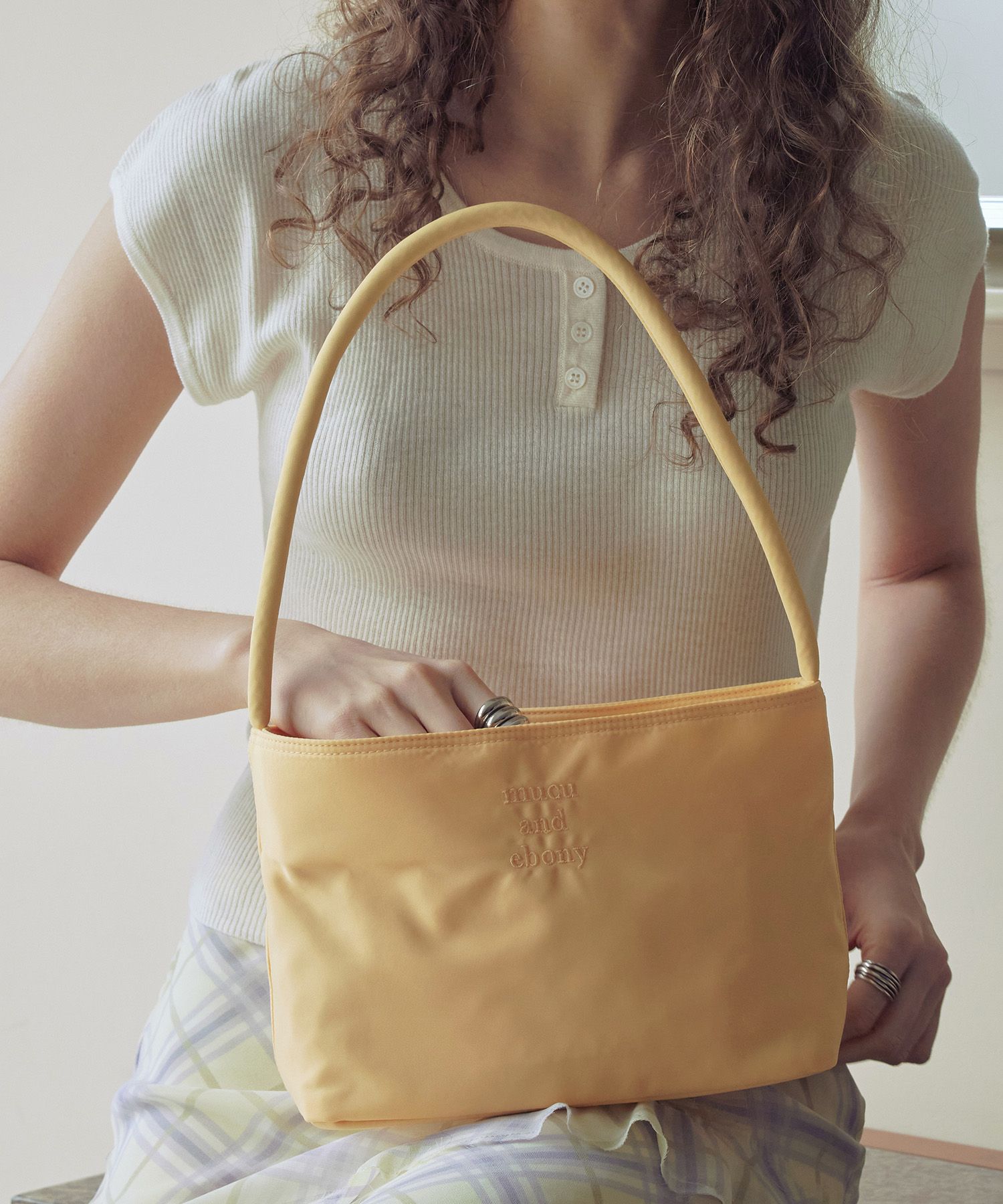★mucu and ebony★ Near Flat Bag _ Apricot MUSINSA | MUCU AND EBONY Near Flat Bag Near Flat Bag Apricot