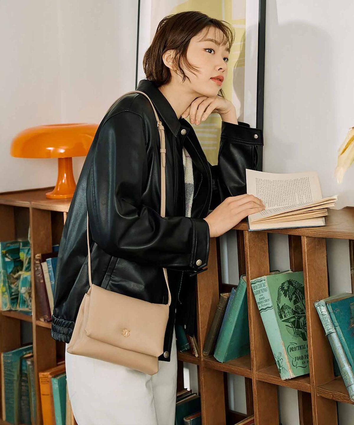 빈폴 액세서리(BEANPOLE ACCESSORY) 소프트 미니멀 크로스백 - 베이지