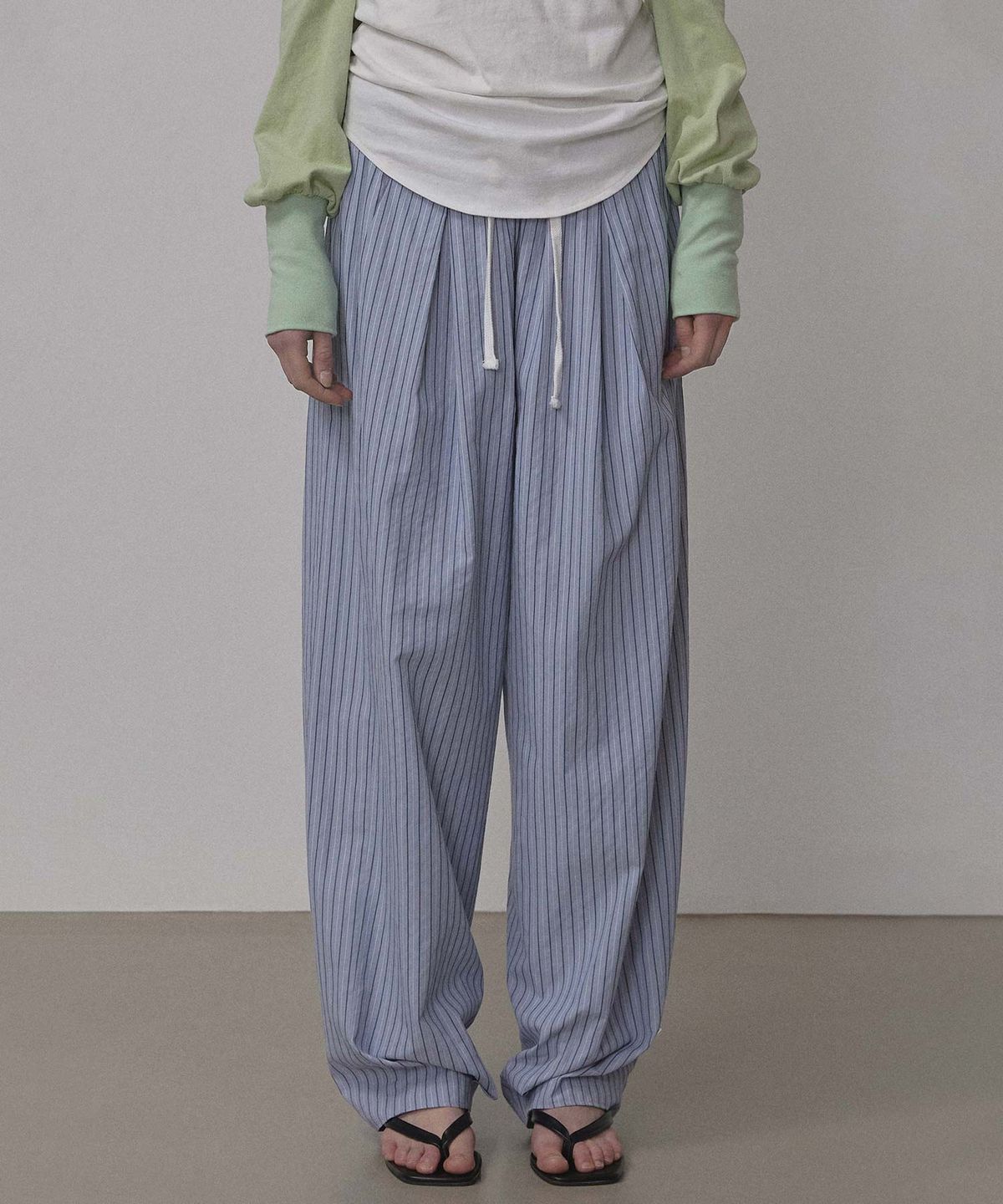 스컬프터(SCULPTOR) Bed To Go Pintuck Pants Blue Stripe