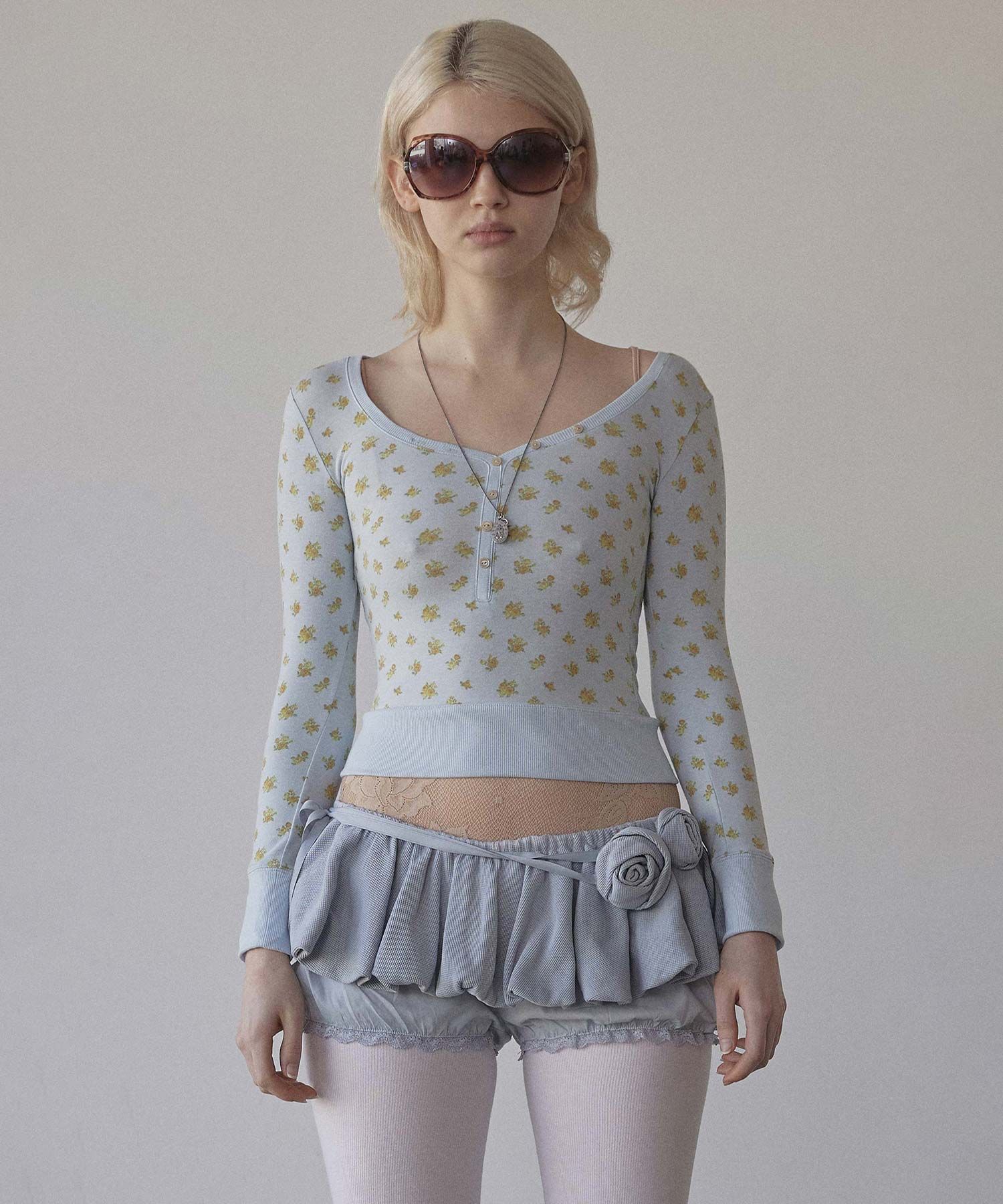 ● SCULPTOR ● Floral Cottage Button Henley MUSINSA | SCULPTOR Floral Cottage Button Henley Sky