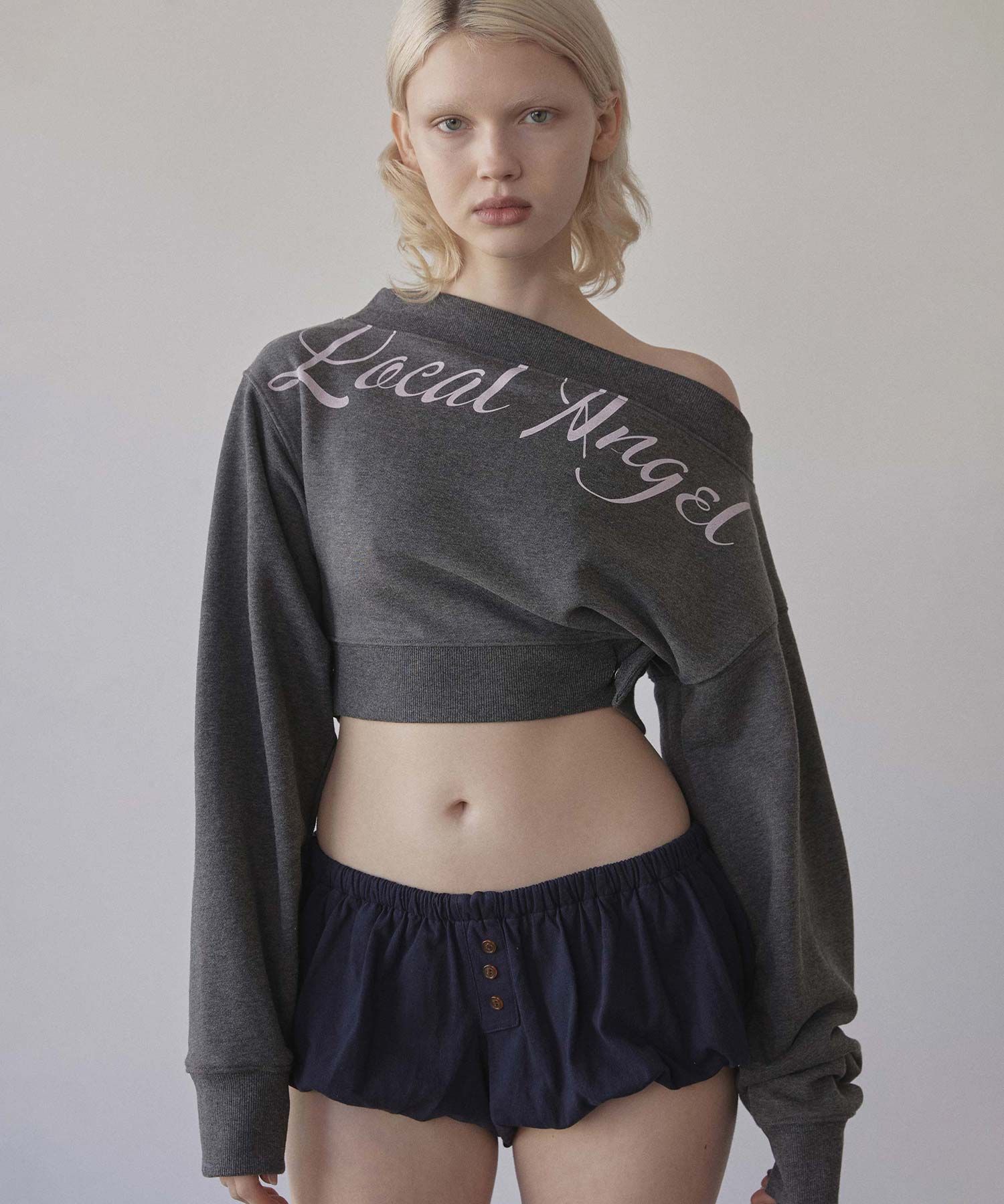 MUSINSA | SCULPTOR Off-Shoulder Cropped Sweatshirt Charcoal