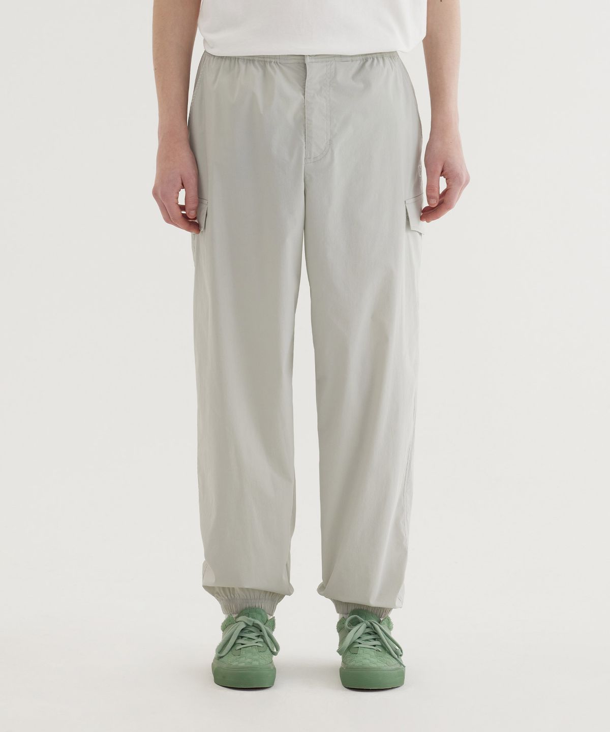 커버낫(COVERNAT) 테크 나일론 세미와이드 카고 조거 팬츠 Light Gray