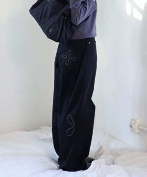 코튼 와이드 벌룬 팬츠_BLACK : RADIANT081