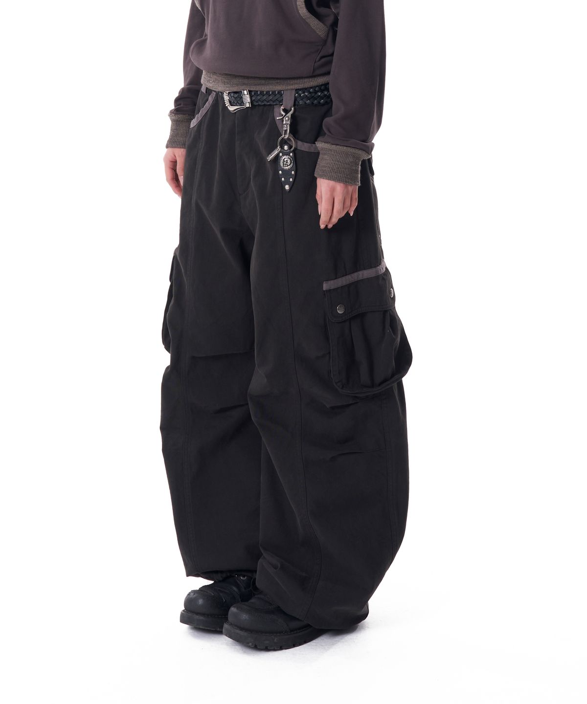 아캄(AAKAM) Knee Pin-tuck Contrast Cargo Pants (Black)