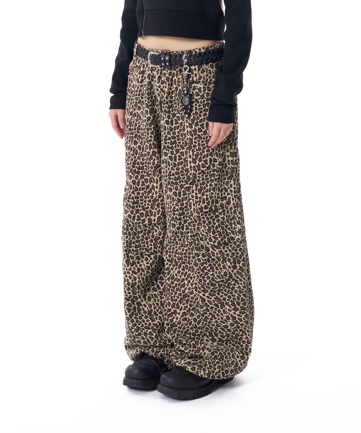 아캄(AAKAM) Knee Pin-tuck Leopard Cotton Pants (Brown)