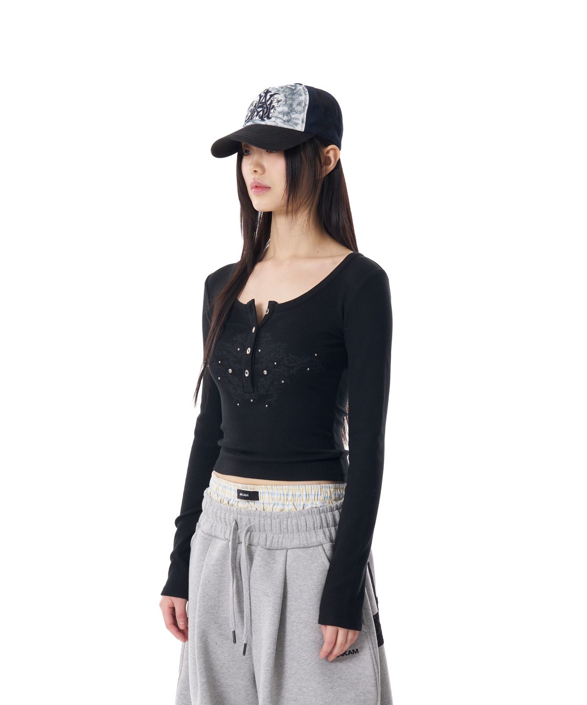 아캄(AAKAM) Studded Button Long Sleeve (Black)