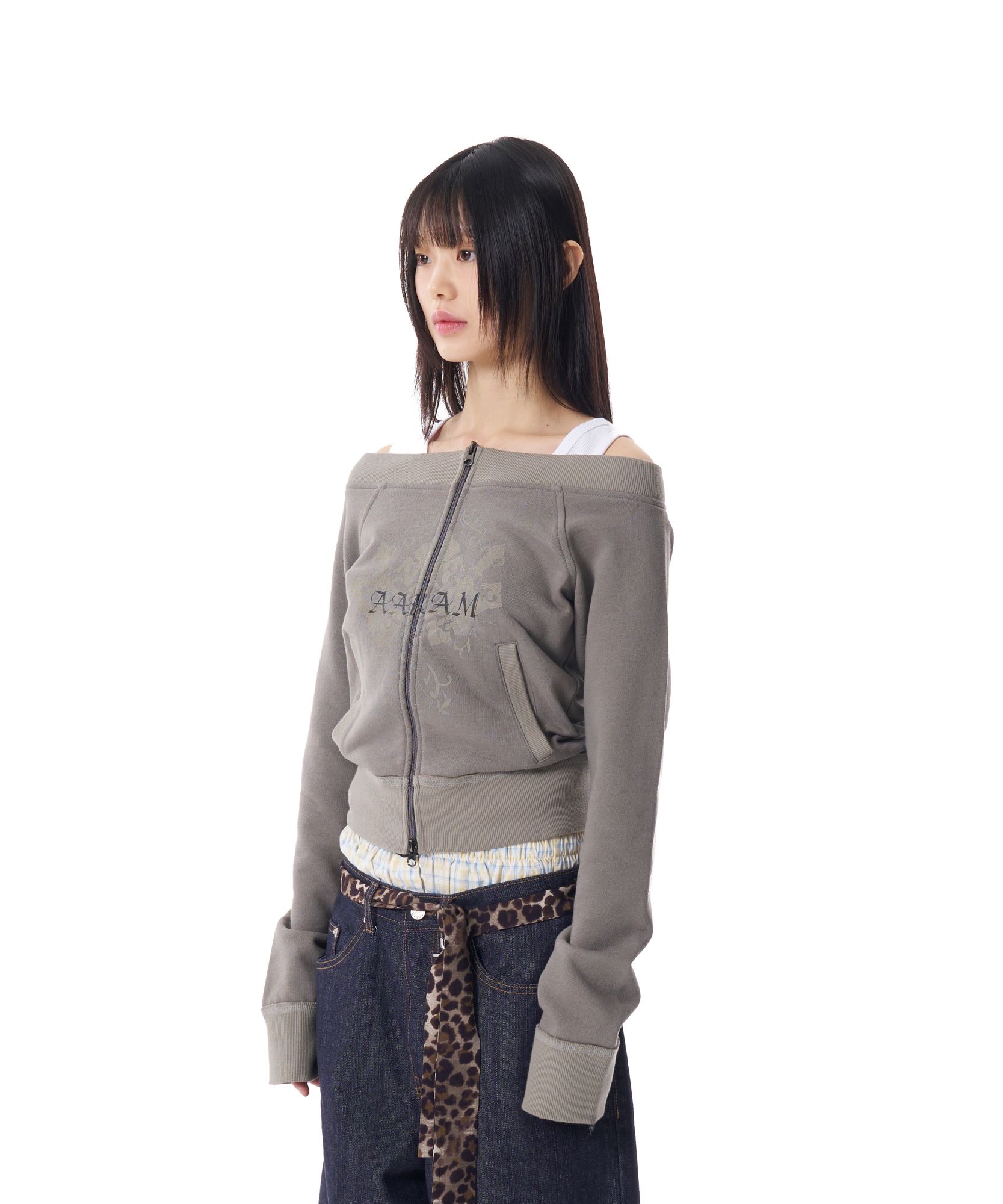 【AAKAM】CROS2 Off-shoulder Zip-Up ★韓国人気★ 追跡付 MUSINSA公式 | AAKAM CROS2 Off-shoulder Zip-Up (Khaki)