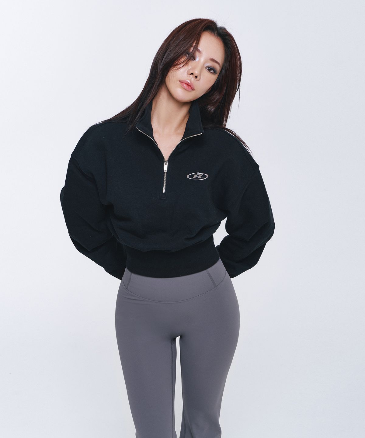 본투윈(BORN TO WIN) W SILVER B HALF ZIP UP SWEATSHIRTS [BLACK]