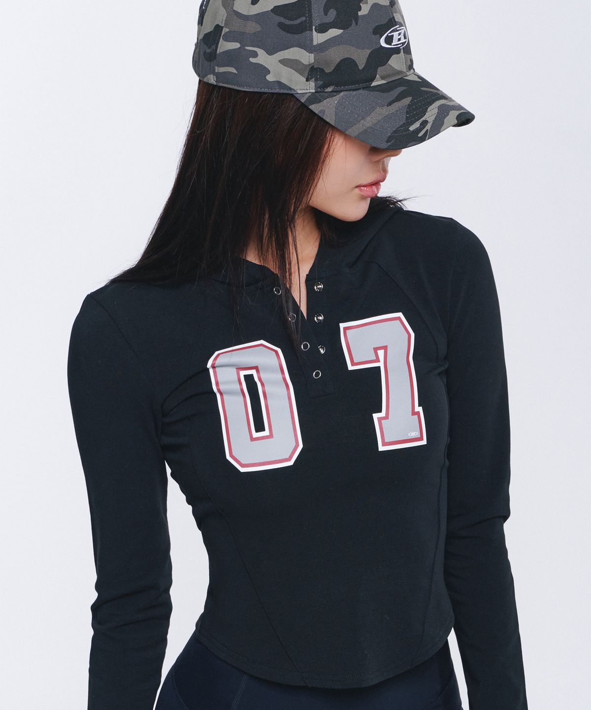 본투윈(BORN TO WIN) W NUMBER PIN-TUCK SNAP HOODIE [BLACK]