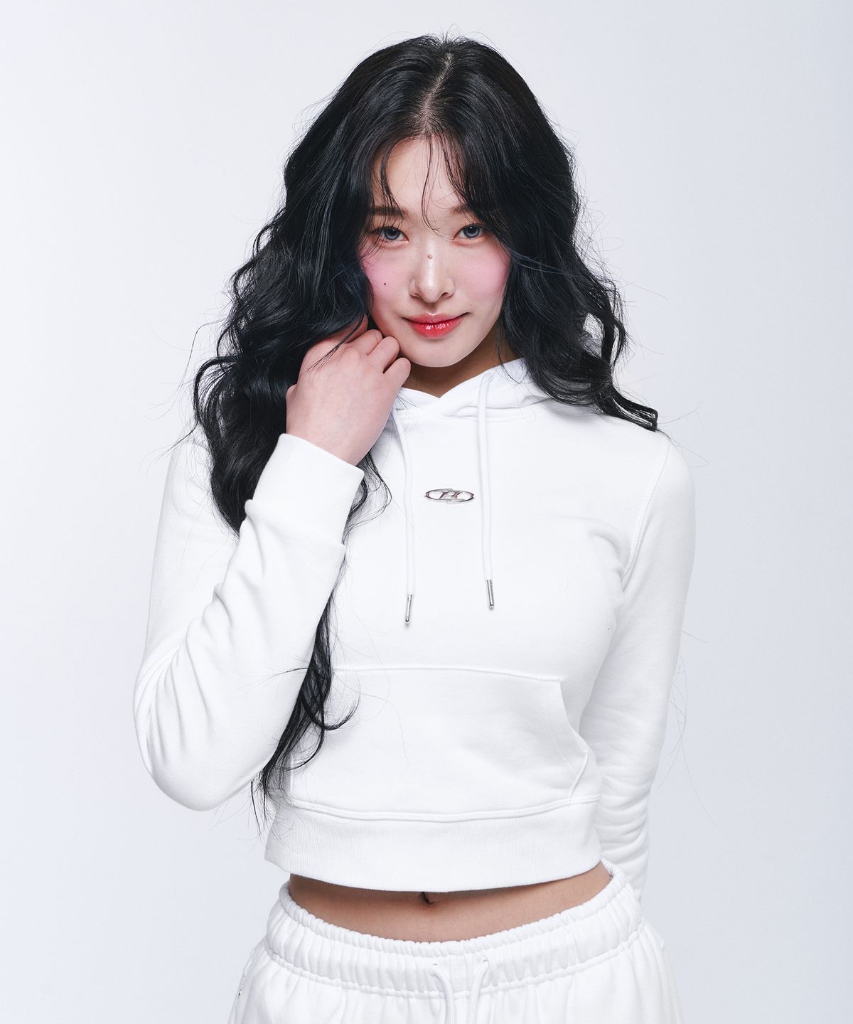 본투윈(BORN TO WIN) W B PENDANT COTTON CROP HOODIE [WHITE]