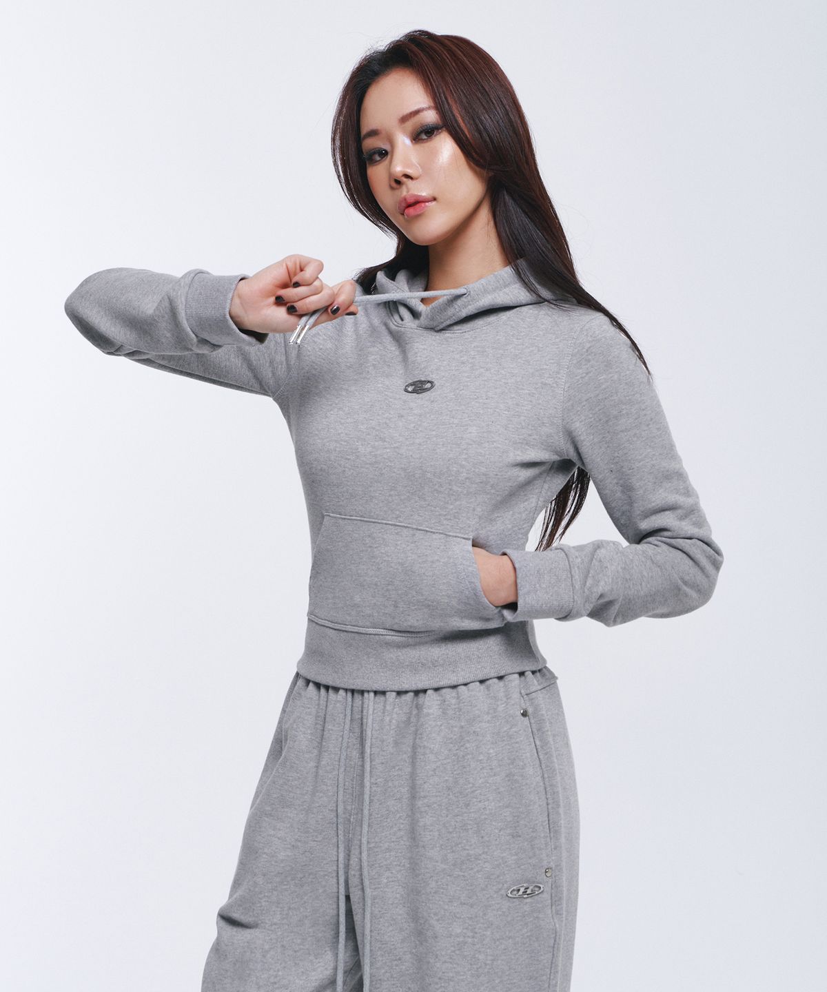 본투윈(BORN TO WIN) W B PENDANT COTTON CROP HOODIE [MELANGE GREY]