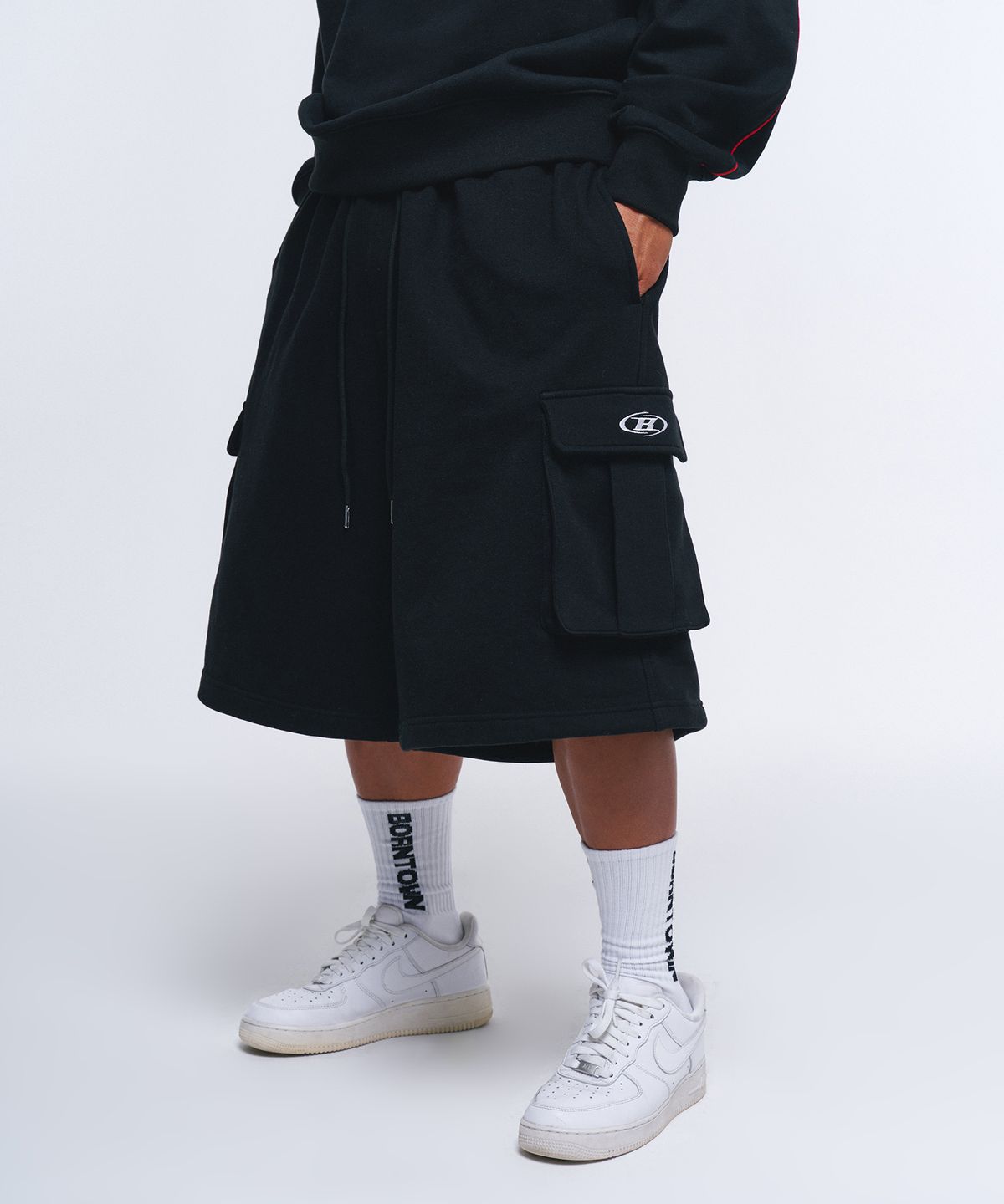 본투윈(BORN TO WIN) SYMBOL LOGO CARGO BERMUDA PANTS [BLACK]