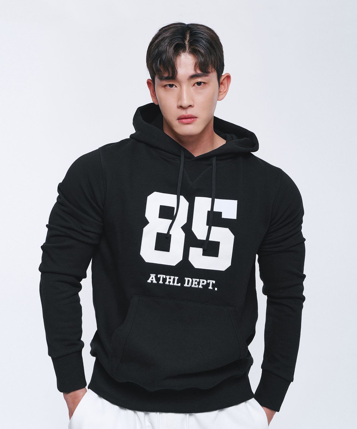 본투윈(BORN TO WIN) 85 APPLIQUE MUSCLE FIT HOODIE [BLACK]