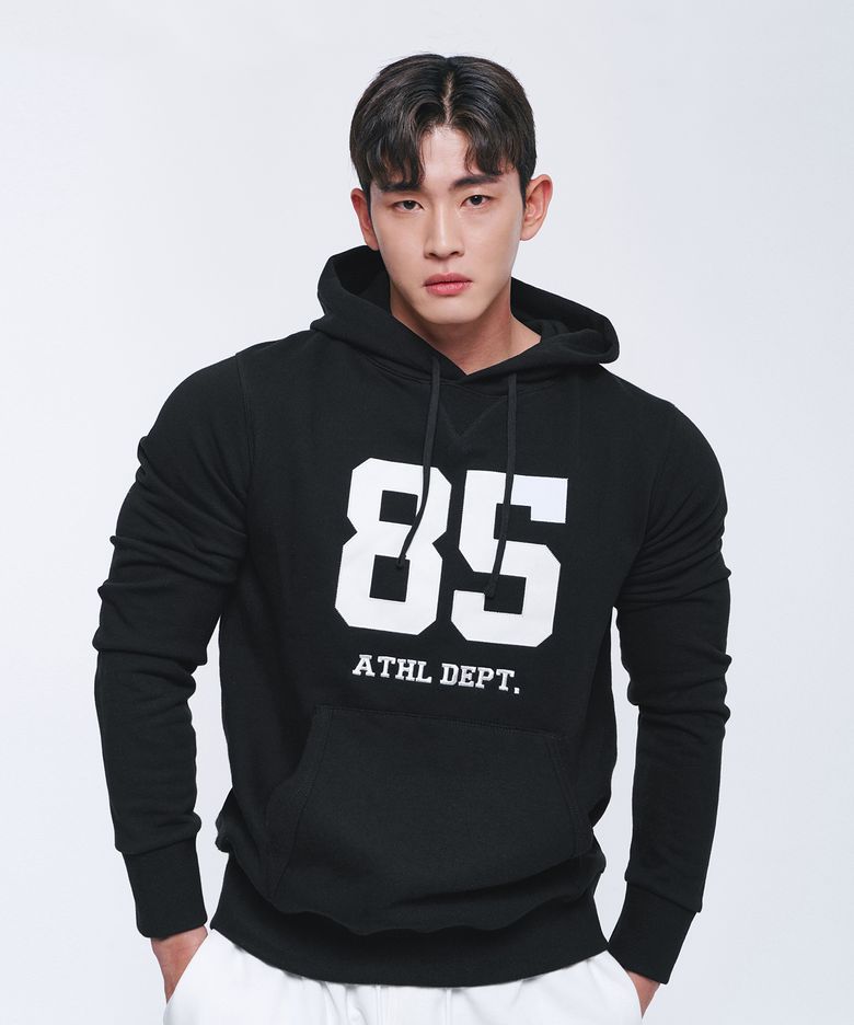 85 APPLIQUE MUSCLE FIT HOODIE [BLACK]