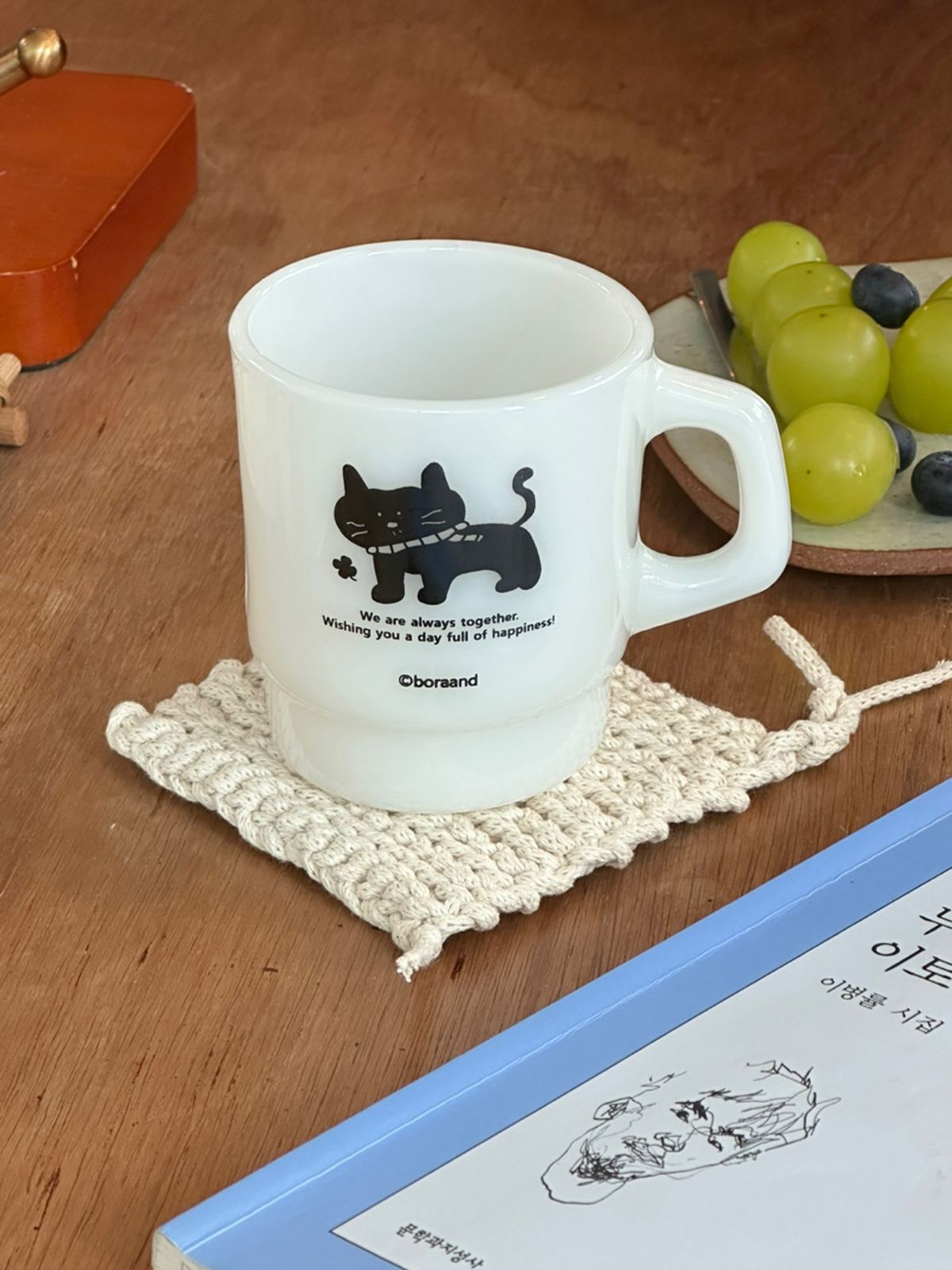 보라앤드(BORAAND) 깜고 고양이 밀크글라스 머그컵 250ml