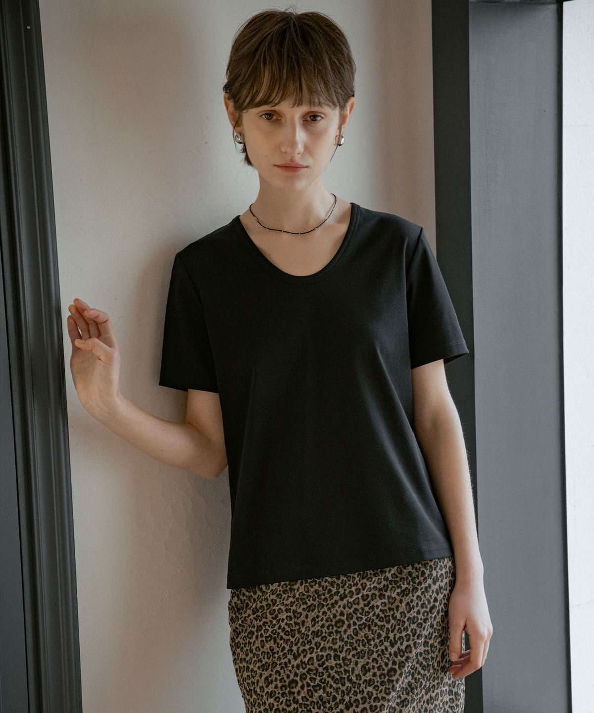 반원 아틀리에(VANONE ATELIER) A3508 에센셜 U넥 티셔츠_Black