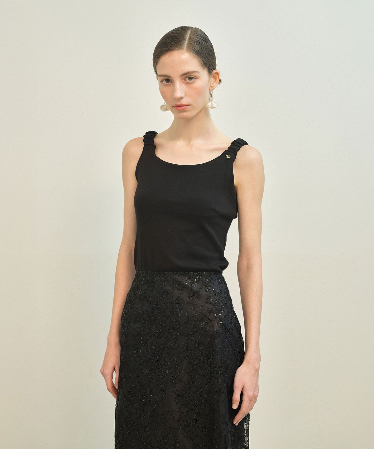 메이버유(MAYVERU) Cookie Wrinkle Sleeveless T-Shirt _ Black