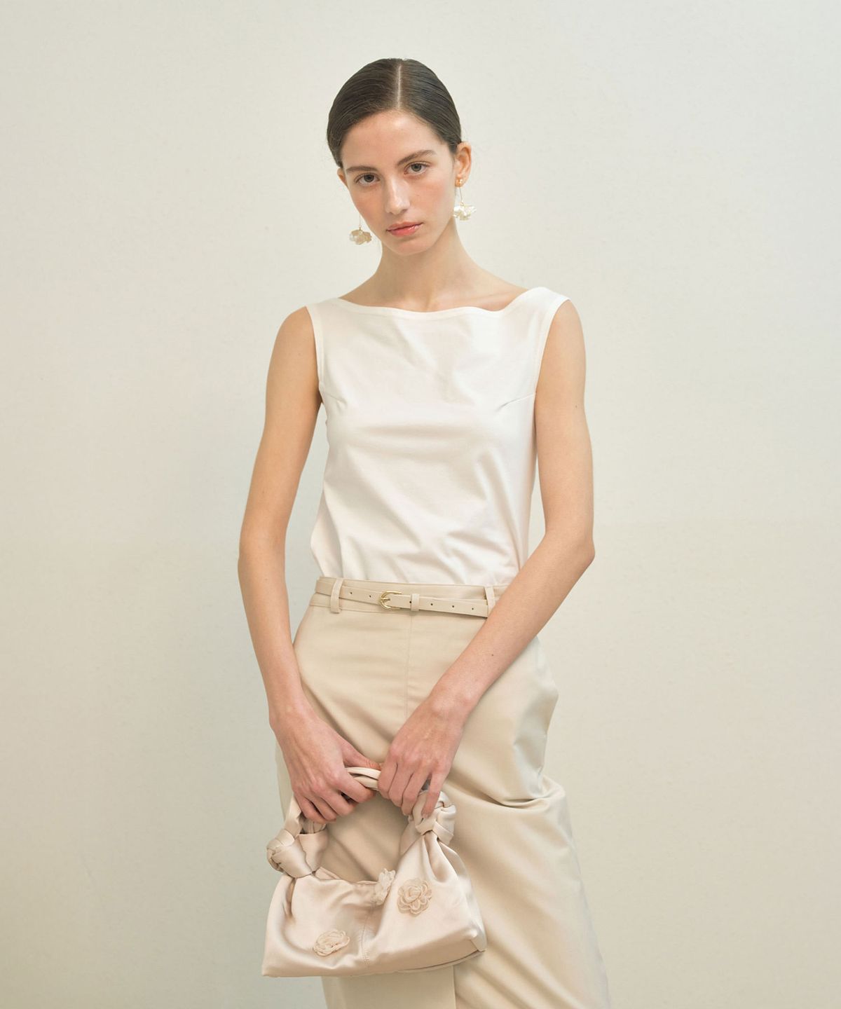 메이버유(MAYVERU) Balm Off-Shoulder Sleeveless T-Shirt _ Ivory