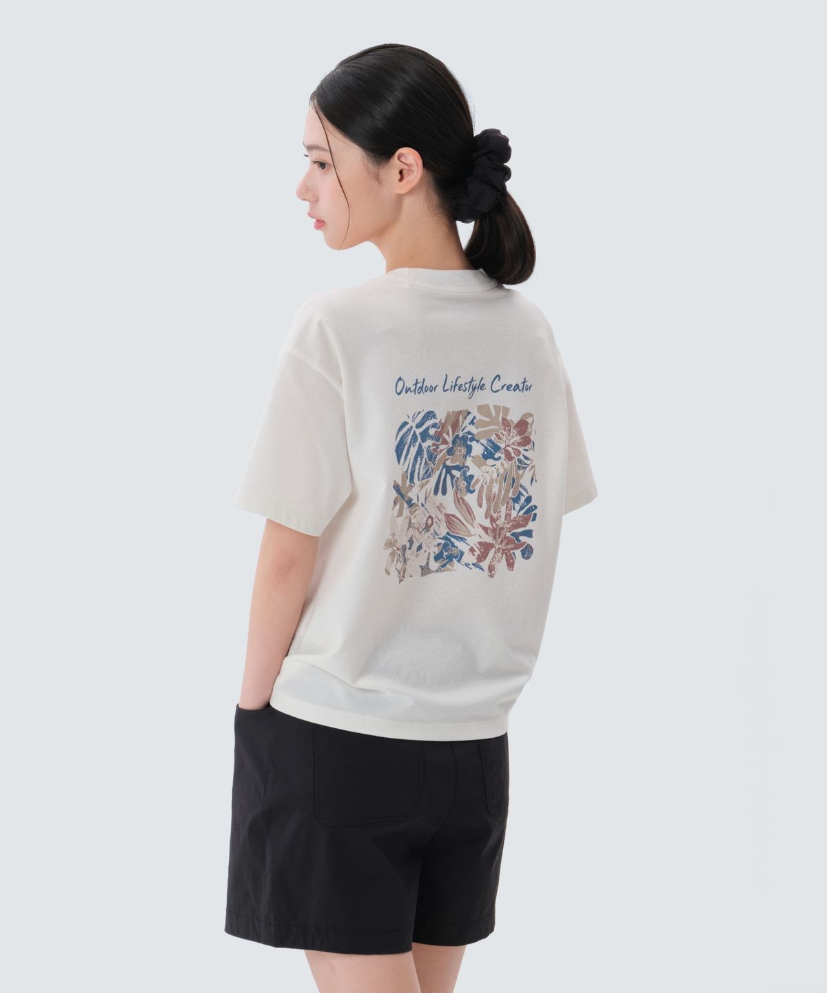 스노우피크 어패럴(SNOWPEAK APPAREL) 소로나 여성 트로피컬 반팔 티셔츠 (S25MWFTS71) Off White
