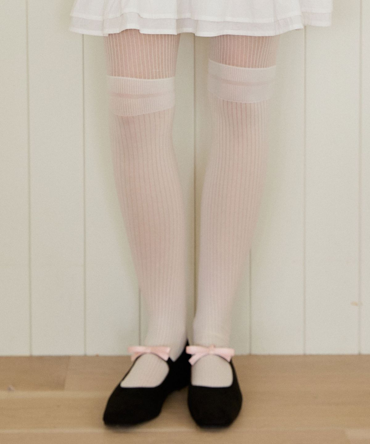 핑크파인애플(PINK PINEAPPLE) TWO-TONE PETAL STOCKING_IVORY